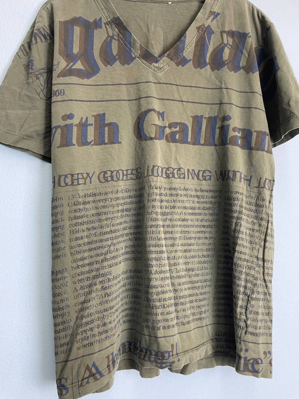 Designer × John Galliano Vintage John Galliano Newspaper Print T-shirt Rare Size US L / EU 52-54 / 3 - 4 Thumbnail