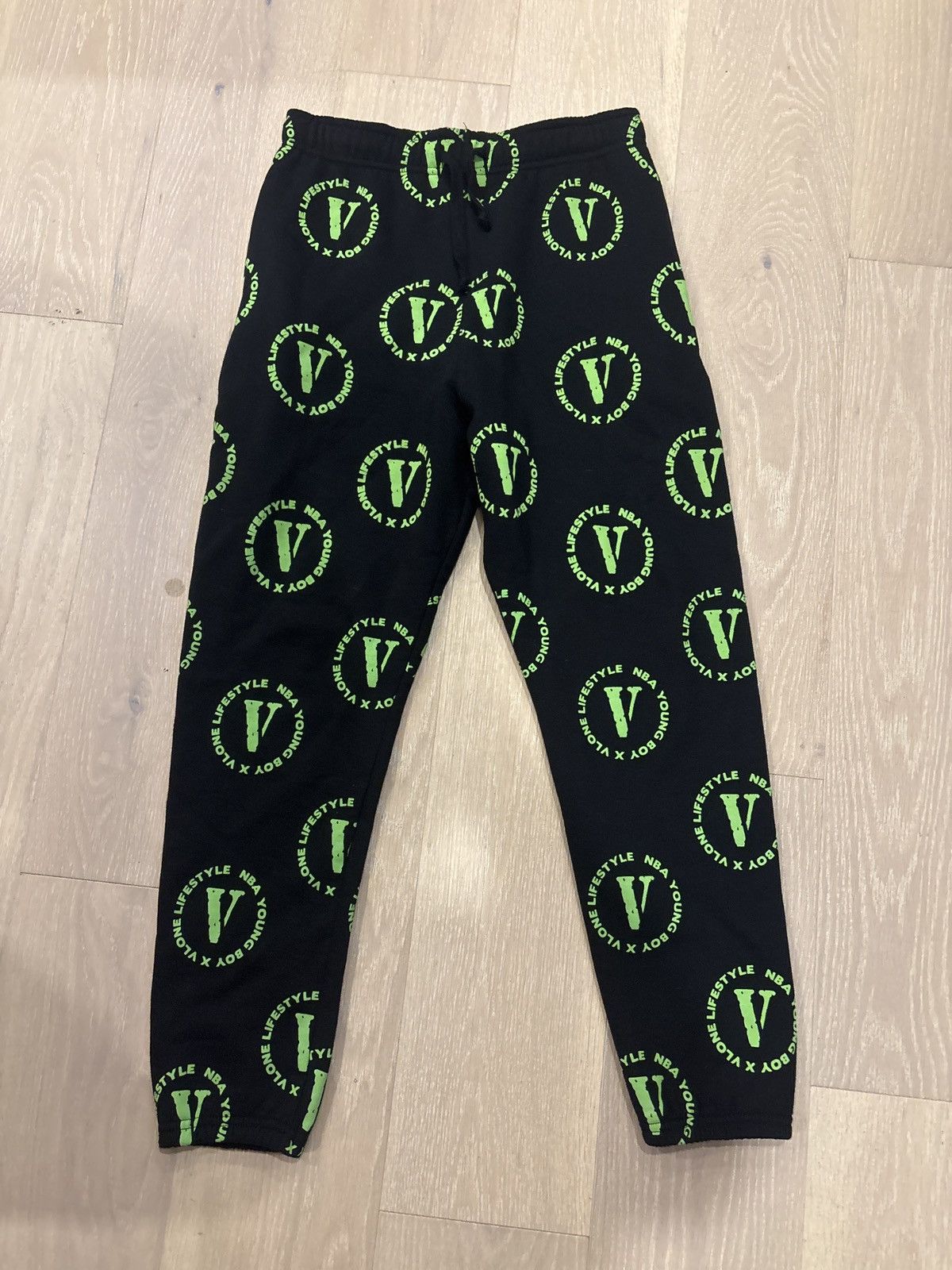 Vlone Vlone x NBA Youngboy Vlone lifestyle crossroads sweats Size US 28 / EU 44 - 2 Thumbnail
