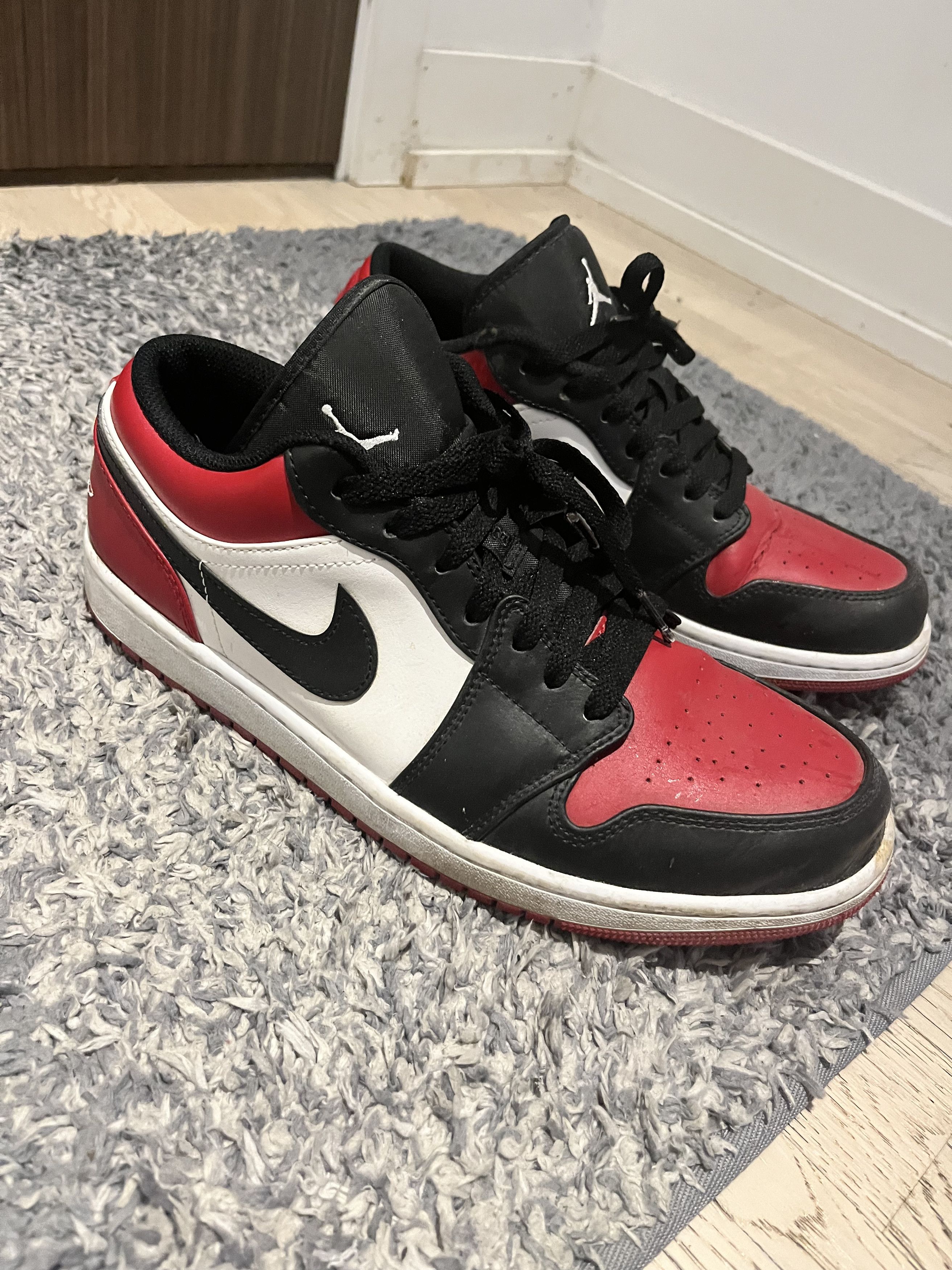 Jordan Brand Jordan Bred 1 Lows Size US 10.5 / EU 43-44 - 4 Thumbnail