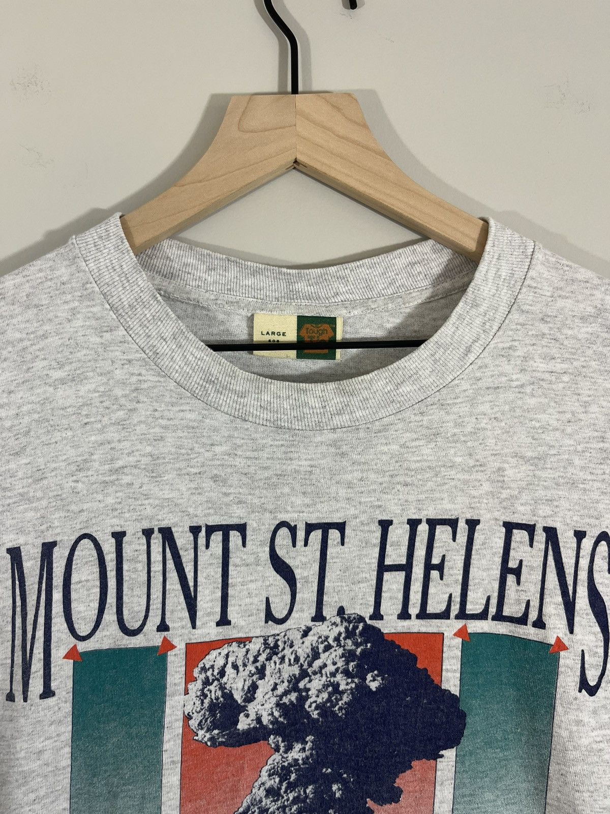 Vintage Mount St Helens 1980 Explosion Distressed Tee Size US L / EU 52-54 / 3 - 4 Thumbnail