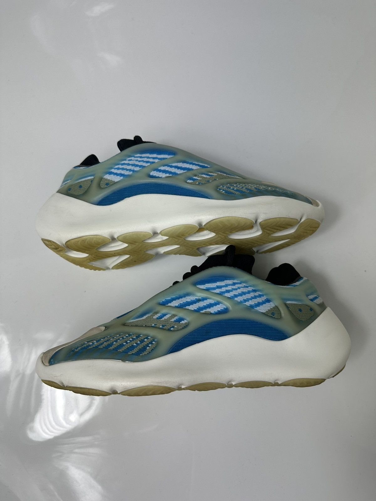 Adidas Adidas Yeezy 700 V3 “Azareth” Size US 5.5 / EU 38 - 3 Thumbnail