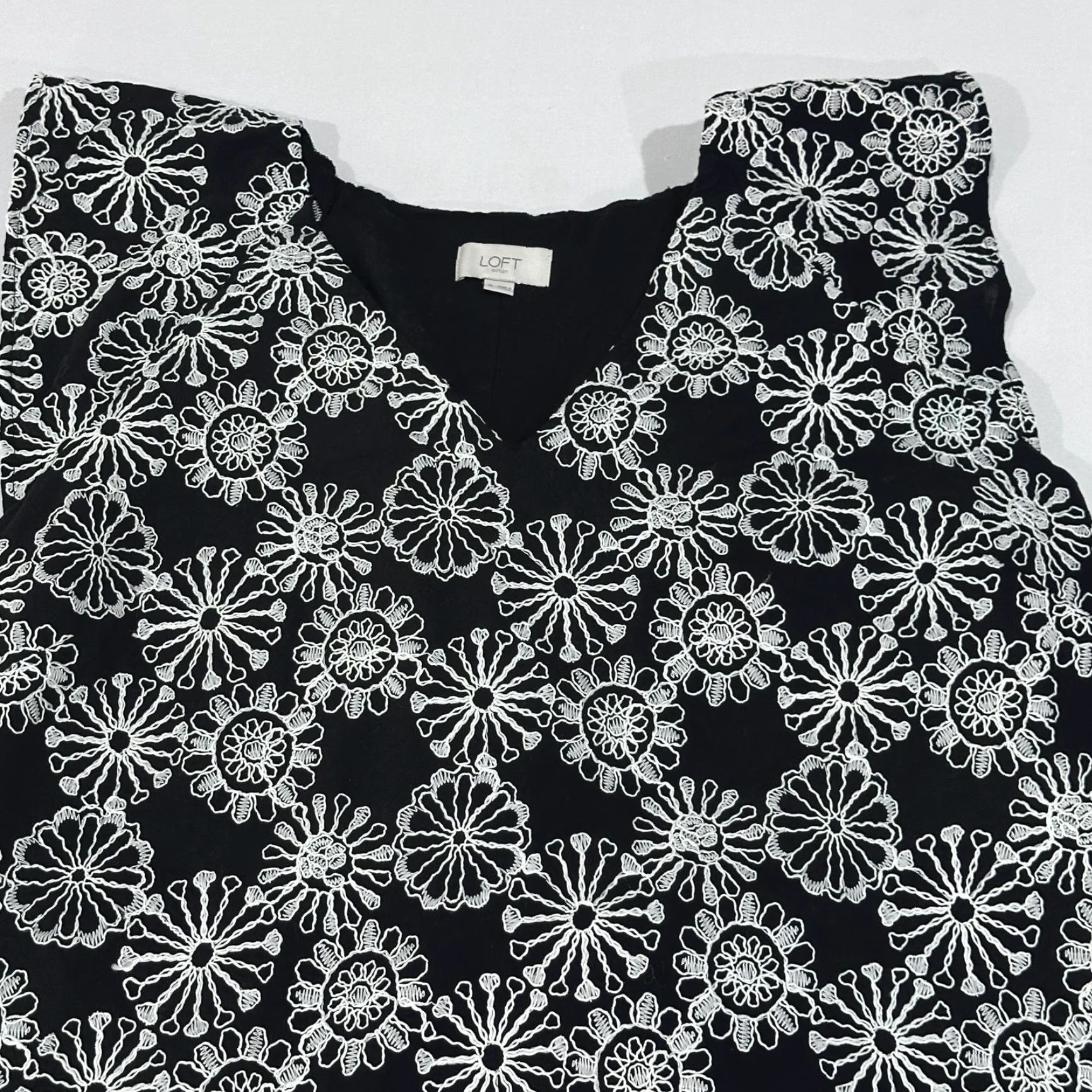 Loft LOFT Dress Womens XL Black Floral Embroidered Knee Length Sleeveless V Neck Fashion Dress Size XL / US 12-14 / IT 48-50 - 3 Thumbnail