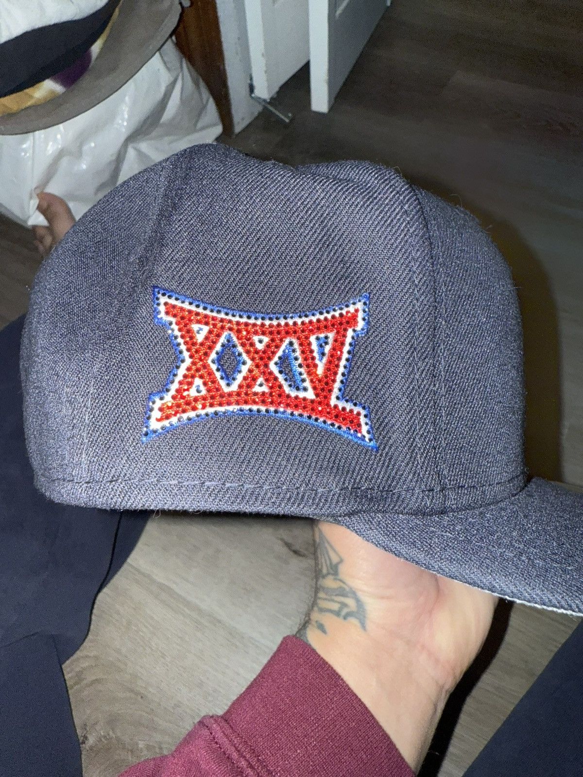 Supreme × Swarovski Supreme X swaraski 7 5/8 fitted Size ONE SIZE - 7 Thumbnail