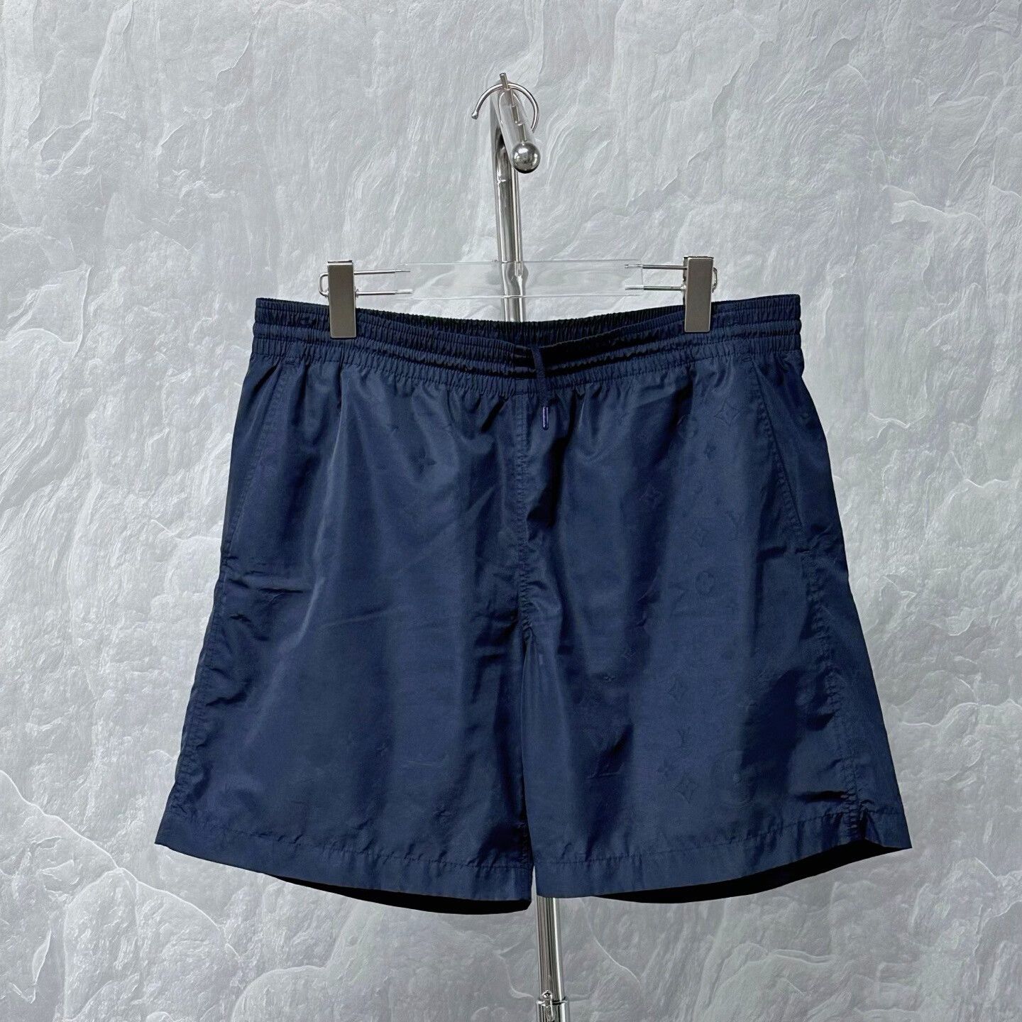 Louis Vuitton louis vuitton casual shorts with embossed pattern Size US 28 / EU 44 - 1 Thumbnail