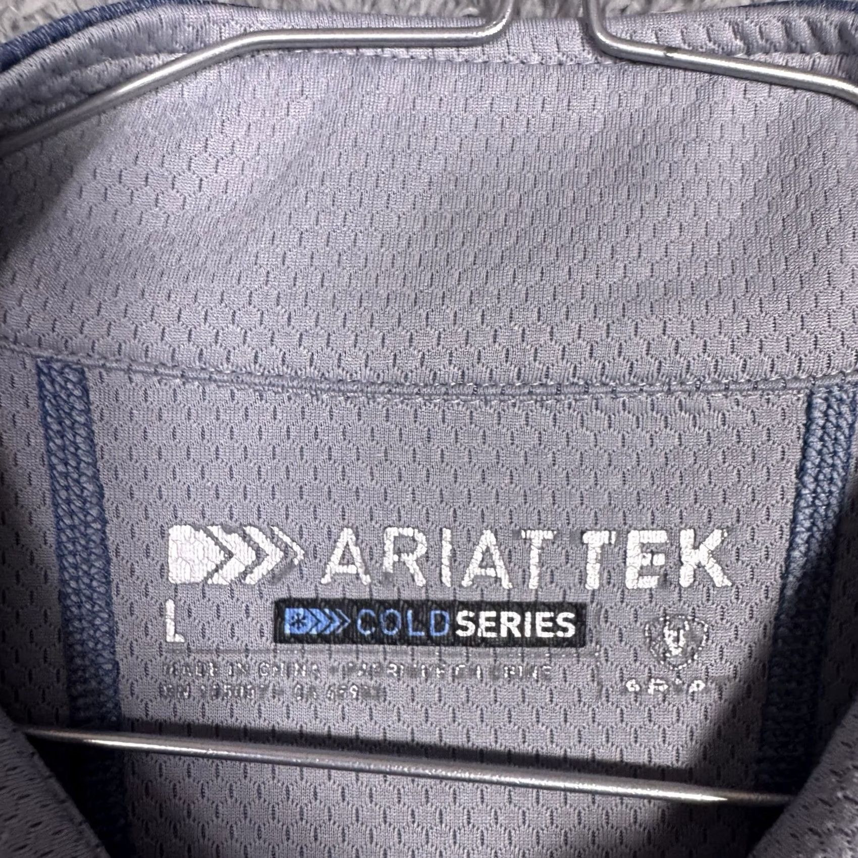 Ariat Ariat Tek Cold Series Mens L 1/4 Zip Pullover Fitted Sweatshirt Workwear Utility Blue Logo Solid 1/4 Zip Pullover Mens Size US L / EU 52-54 / 3 - 5 Thumbnail