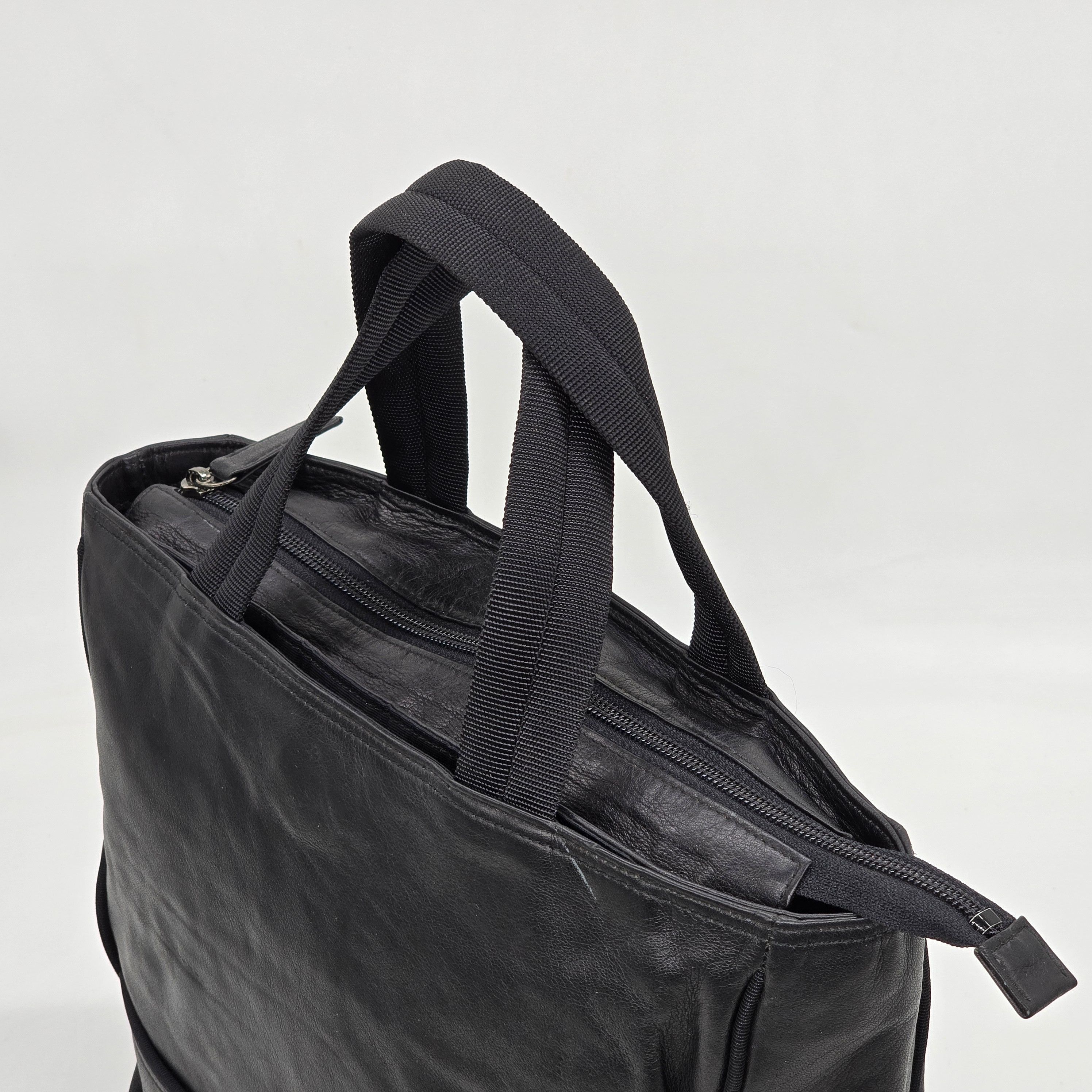 Issey Miyake Issey Miyake - Vintage Leather Handbag Size ONE SIZE - 8 Thumbnail
