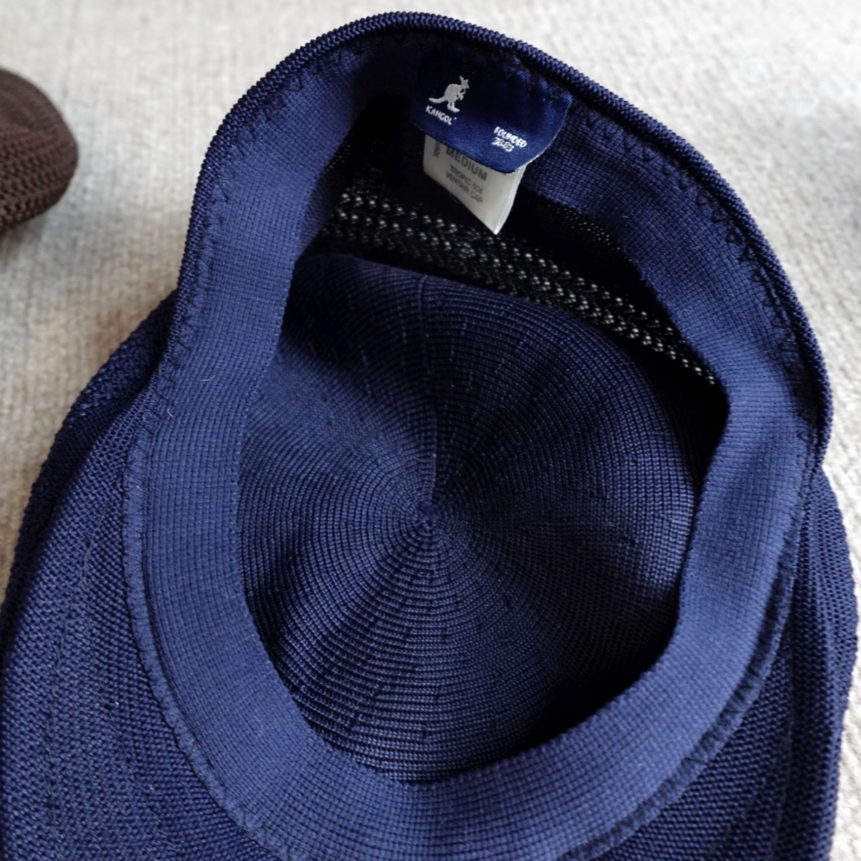 Kangol VINTAGE Kangol Hat Lot Medium Brown Blue Newsboy Tropic 504 Ventair KnIT Newsboy Cap Men M Blue Kangol Hat Lot Size ONE SIZE - 5 Thumbnail