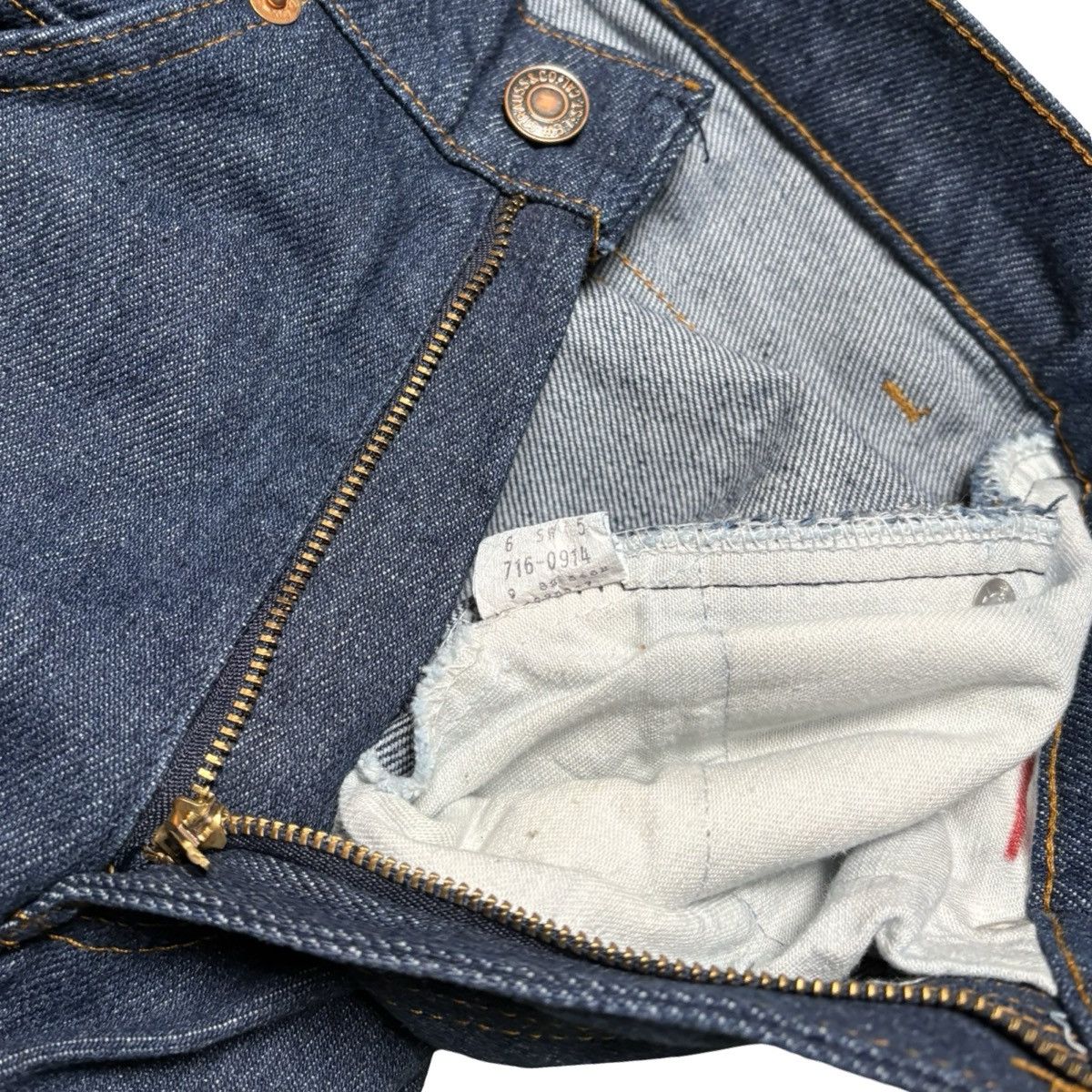 Levi's Vintage Levi's 716-0914 Straight Jeans Orange Tab NOS 26X33 Size 26" / US 2 / IT 38 - 4 Thumbnail