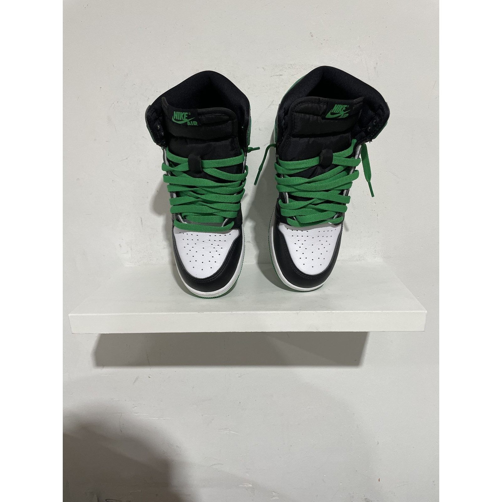 Jordan Brand JORDAN 1 RETRO HIGH LUCKY GREEN SIZE 6Y PREOWNED Size US 6 / EU 39 - 3 Thumbnail