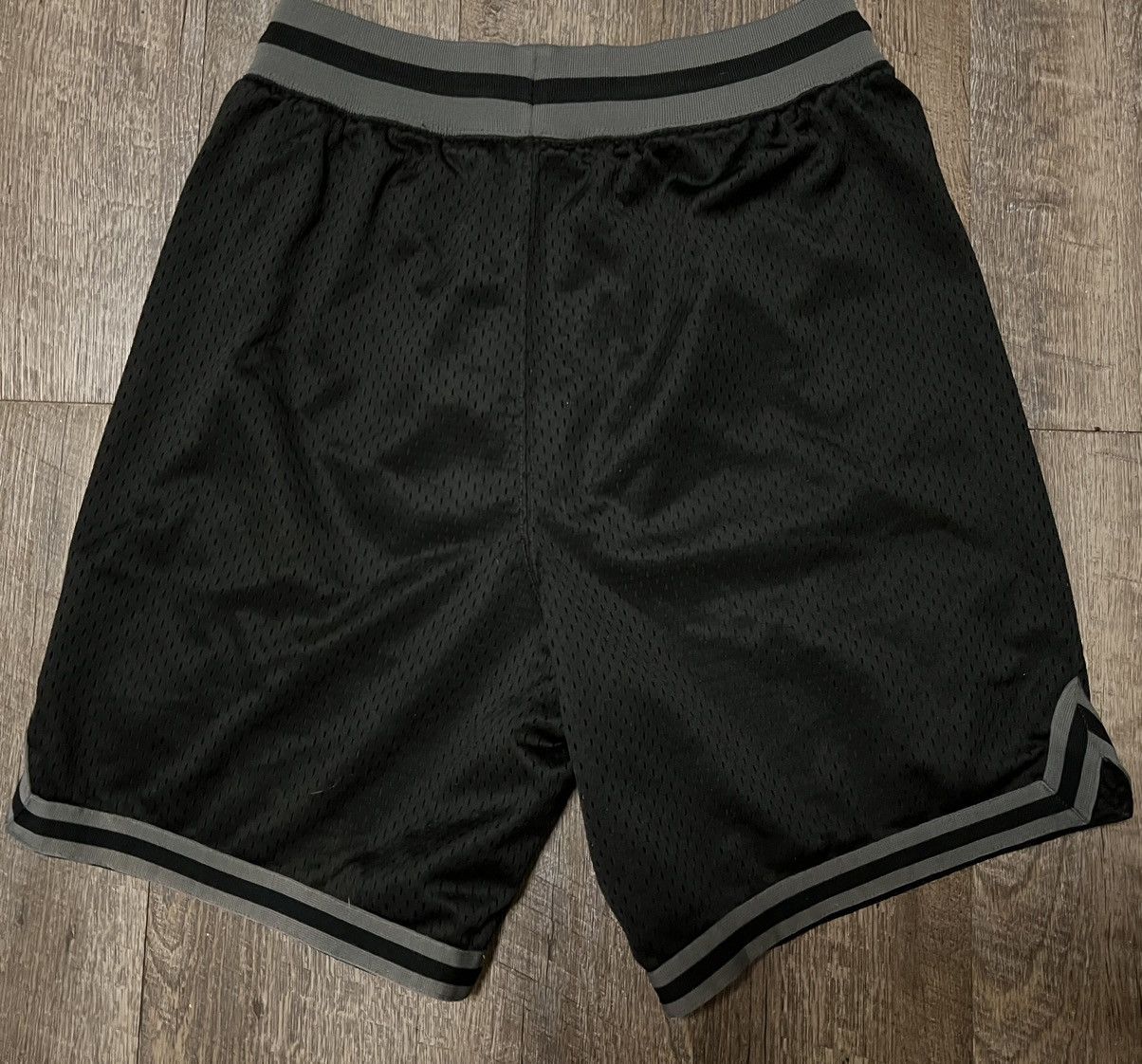 Nike × Vintage Vintage Nike Basketball Shorts Size Medium Size US M / EU 48-50 / 2 - 4 Thumbnail