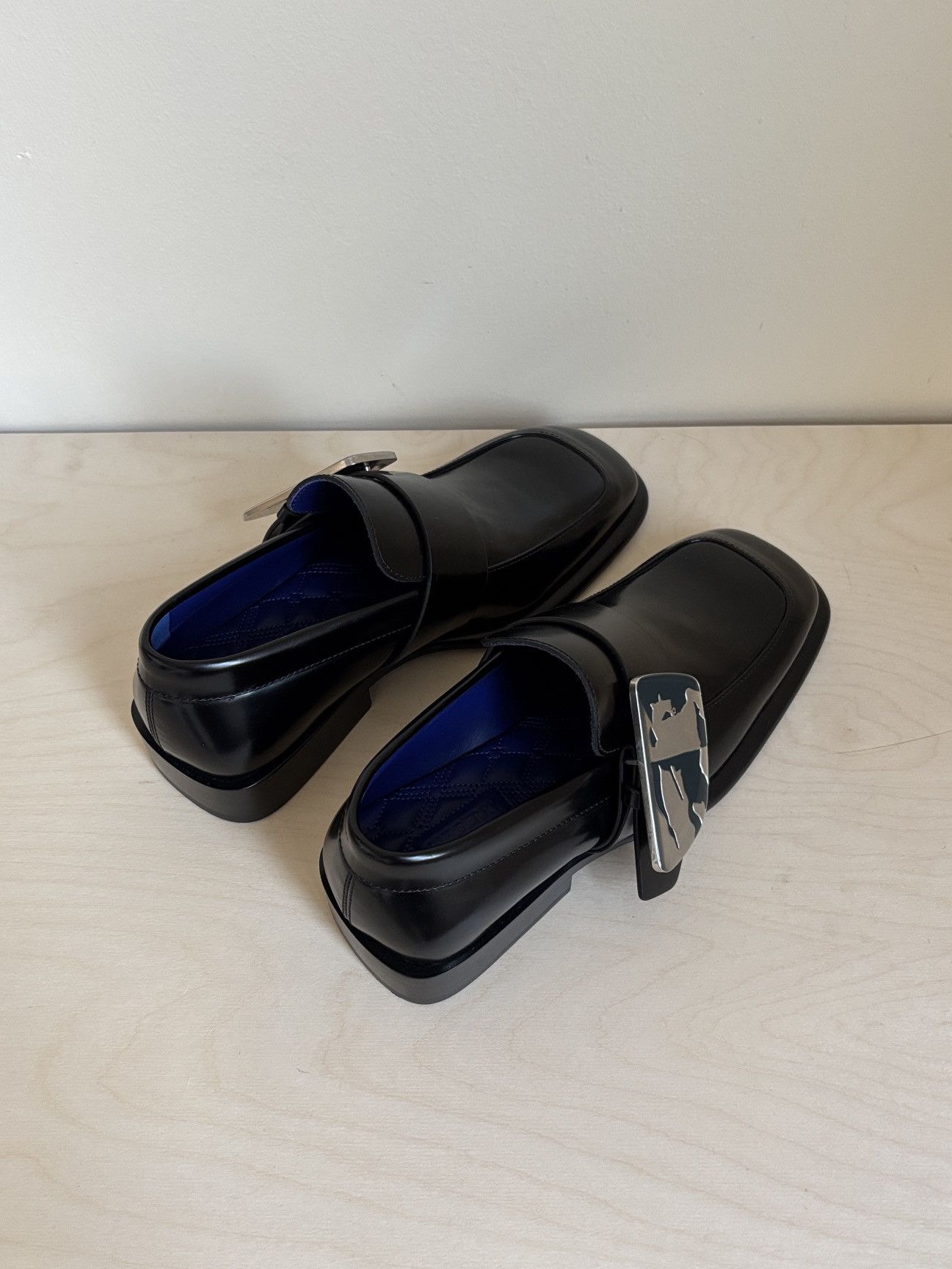 Burberry BURBERRY Shield Leather Loafers in Black Size US 6 / IT 36 - 3 Thumbnail
