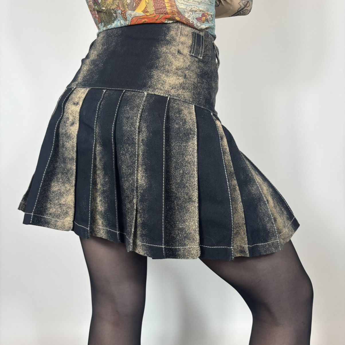 Japanese Brand Vintage Y2K Japanese Style Sexy Retro Wool Flared Mini Skirt Size 26" / US 2 / IT 38 - 3 Thumbnail