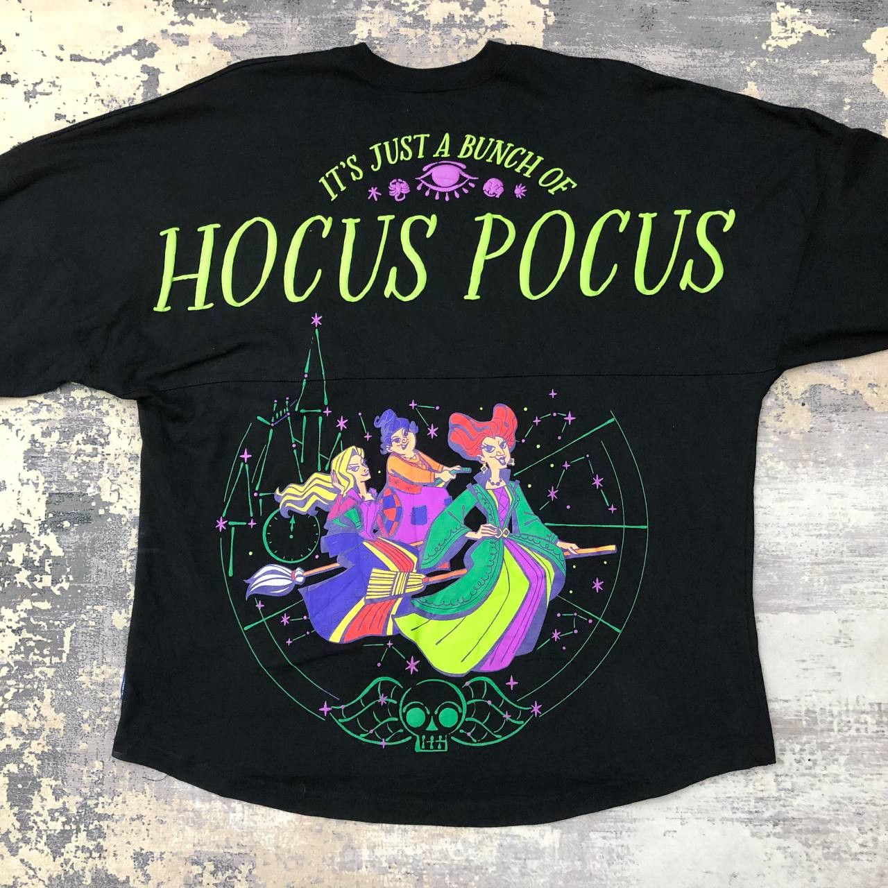 Disney T523 VTG DISNEY WITCHES HOCUS POCUS TEE Size US XL / EU 56 / 4 - 1 Thumbnail
