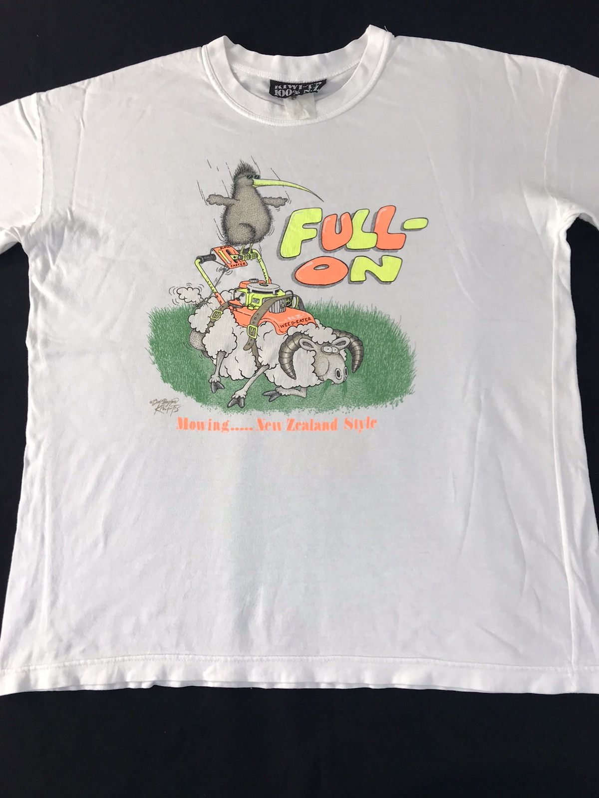 Vintage 90s Kiwi-t’s Full-On New Zealand Weed Eater Printed Tee Size US L / EU 52-54 / 3 - 3 Thumbnail