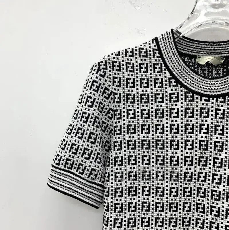 Fendi Fendi Color Block Knit Sweater for Women . Size M / US 6-8 / IT 42-44 - 3 Thumbnail