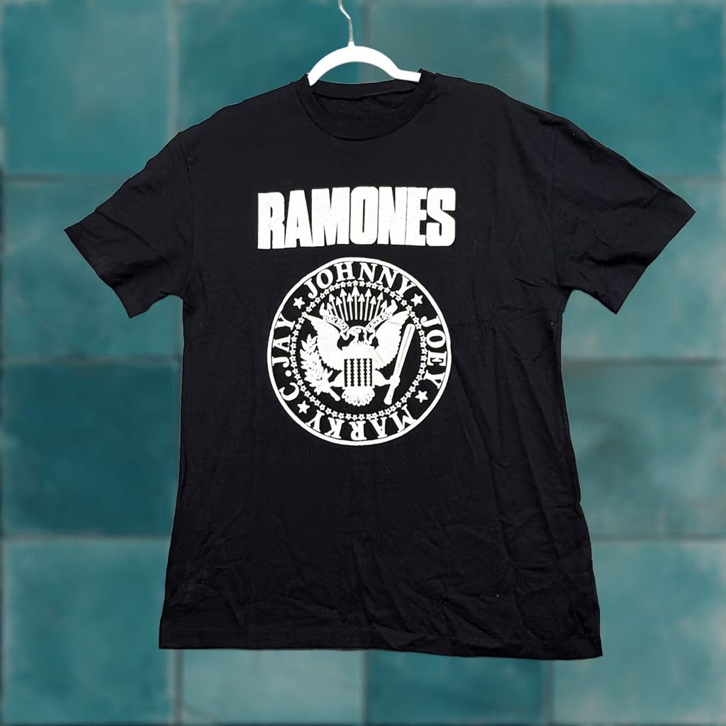 Vintage VINTAGE Ramones T-Shirt Men L Black 90s Screen Stars Graphic Print Single Stitch Crew Neck Short Sleeve Vintage Band Punk Retro Rock 80s Mens Size US L / EU 52-54 / 3 - 1 Thumbnail