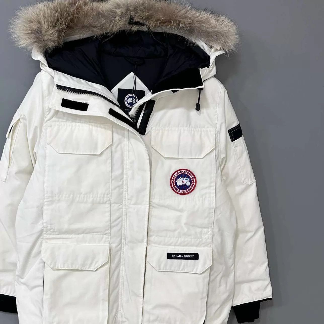Canada Goose Canada Goose Expedition White 4-Pocket L Size L / US 10 / IT 46 - 2 Thumbnail