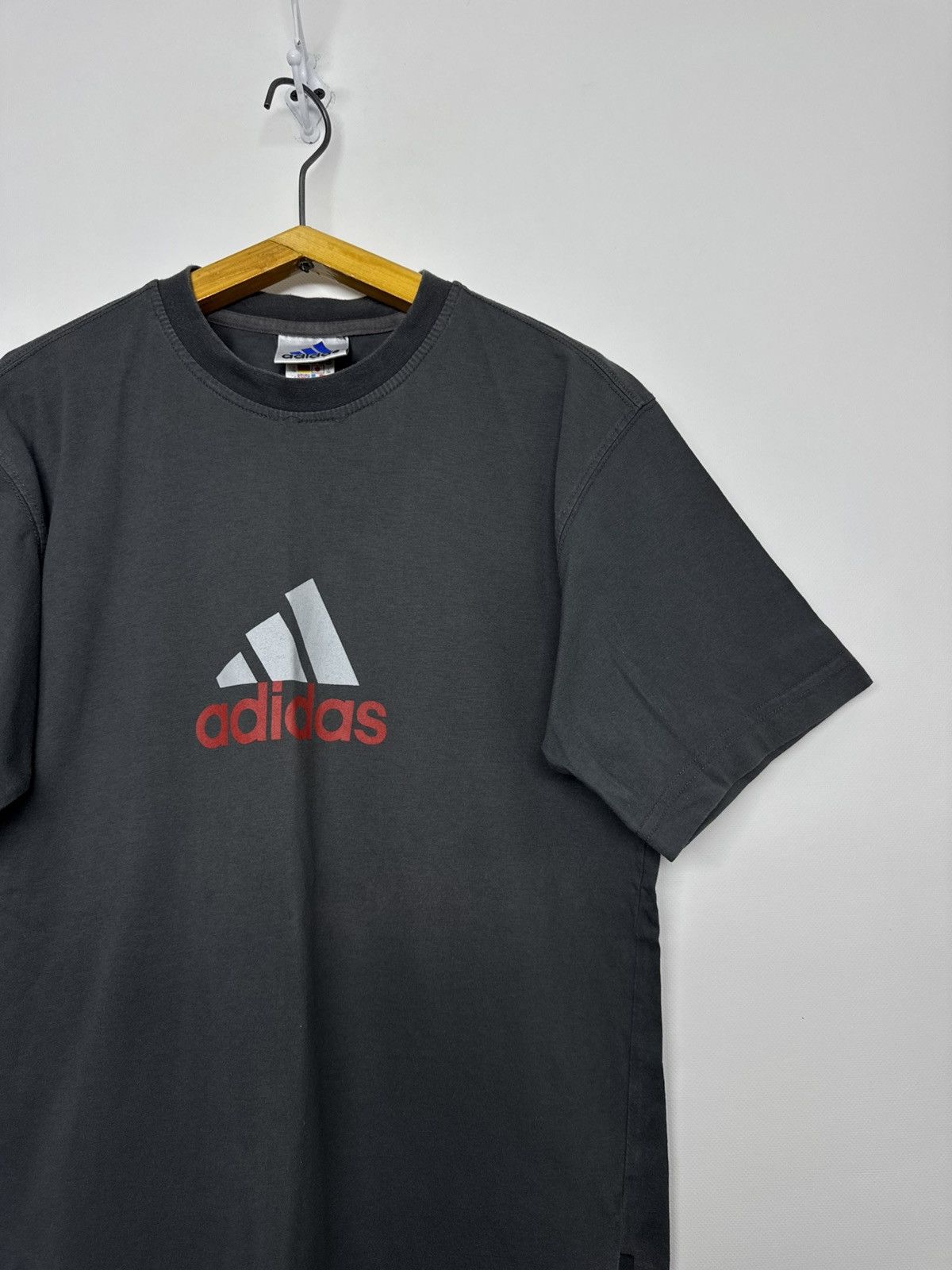 Adidas Vintage Adidas Big Logo T-Shirt 90’s Size US L / EU 52-54 / 3 - 5 Thumbnail