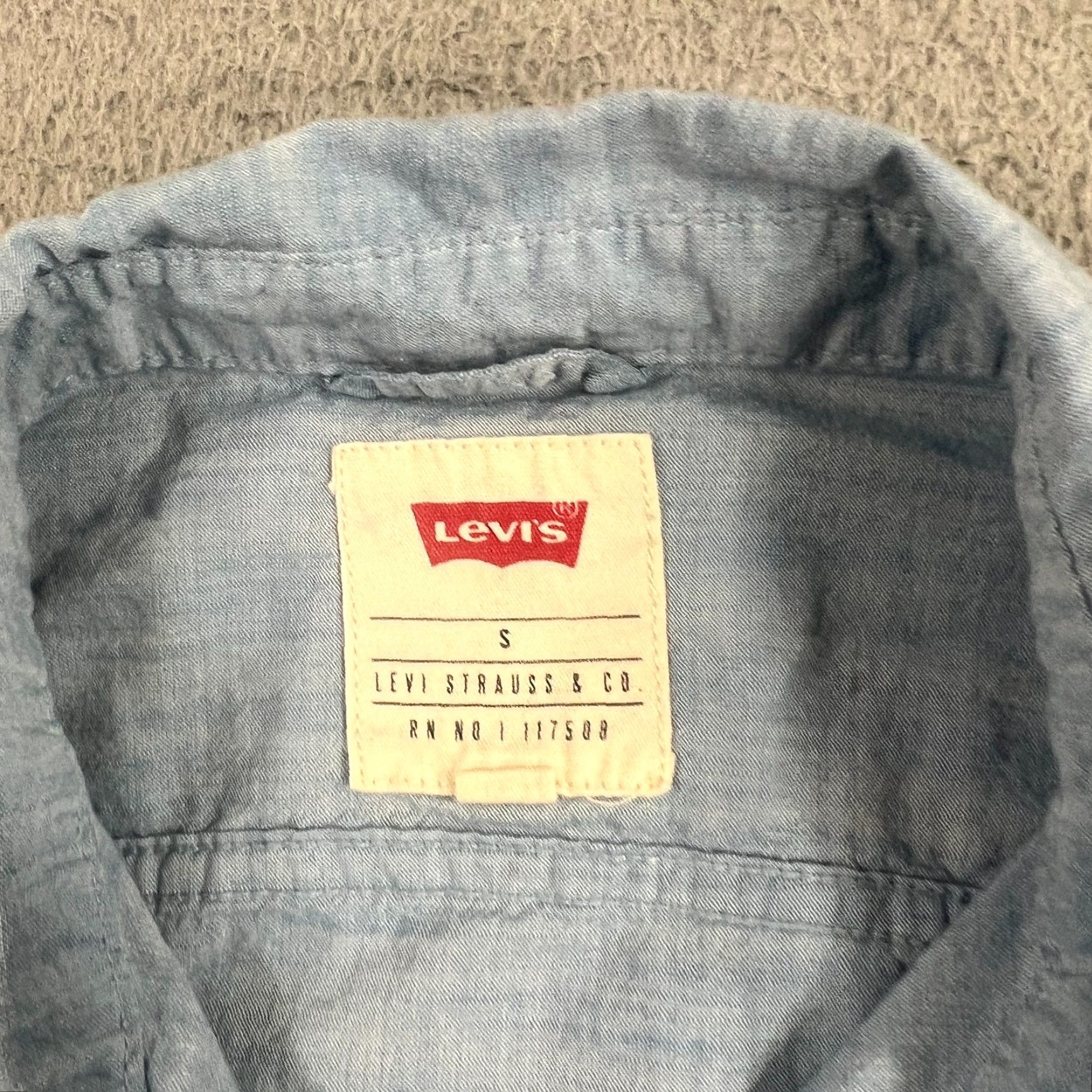 Levi's VINTAGE LEVI'S Shirt Mens Small Blue Chambray Red Tab Button Up Collared Size US S / EU 44-46 / 1 - 4 Thumbnail