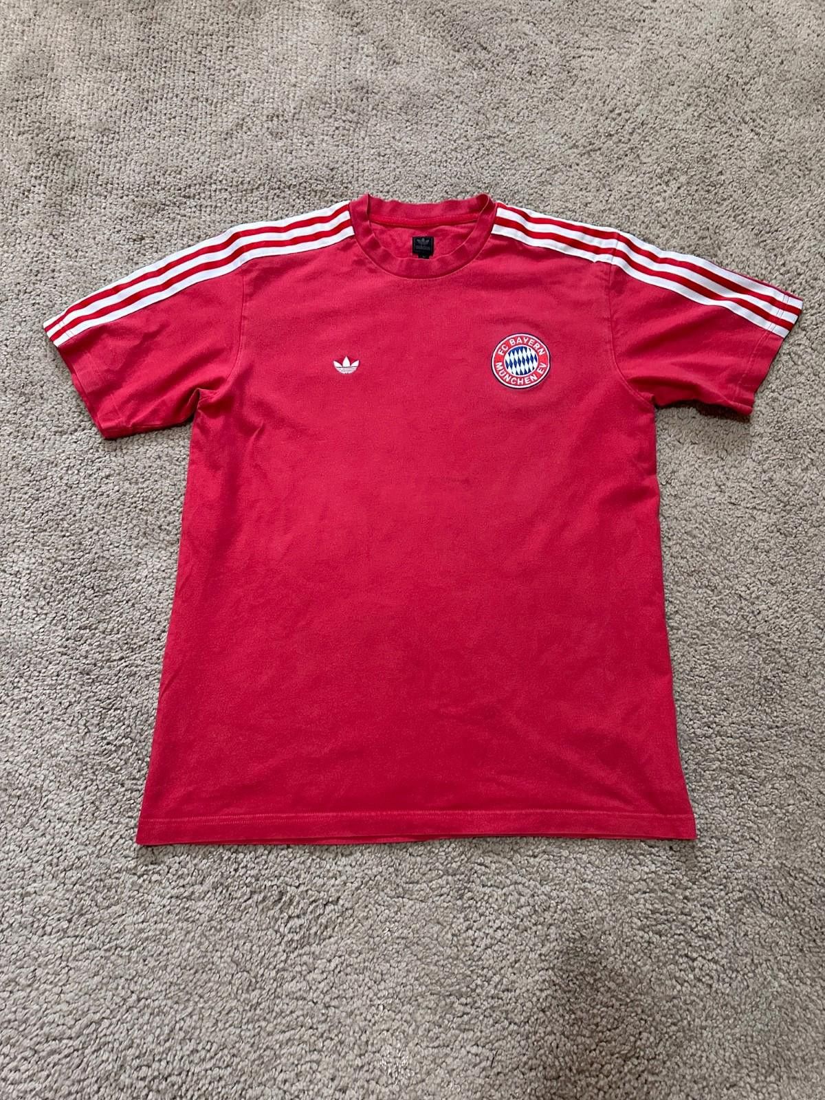 Adidas Vintage Adidas Bayern Munich 2007 Red Tee Sz M Size US M / EU 48-50 / 2 - 1 Thumbnail