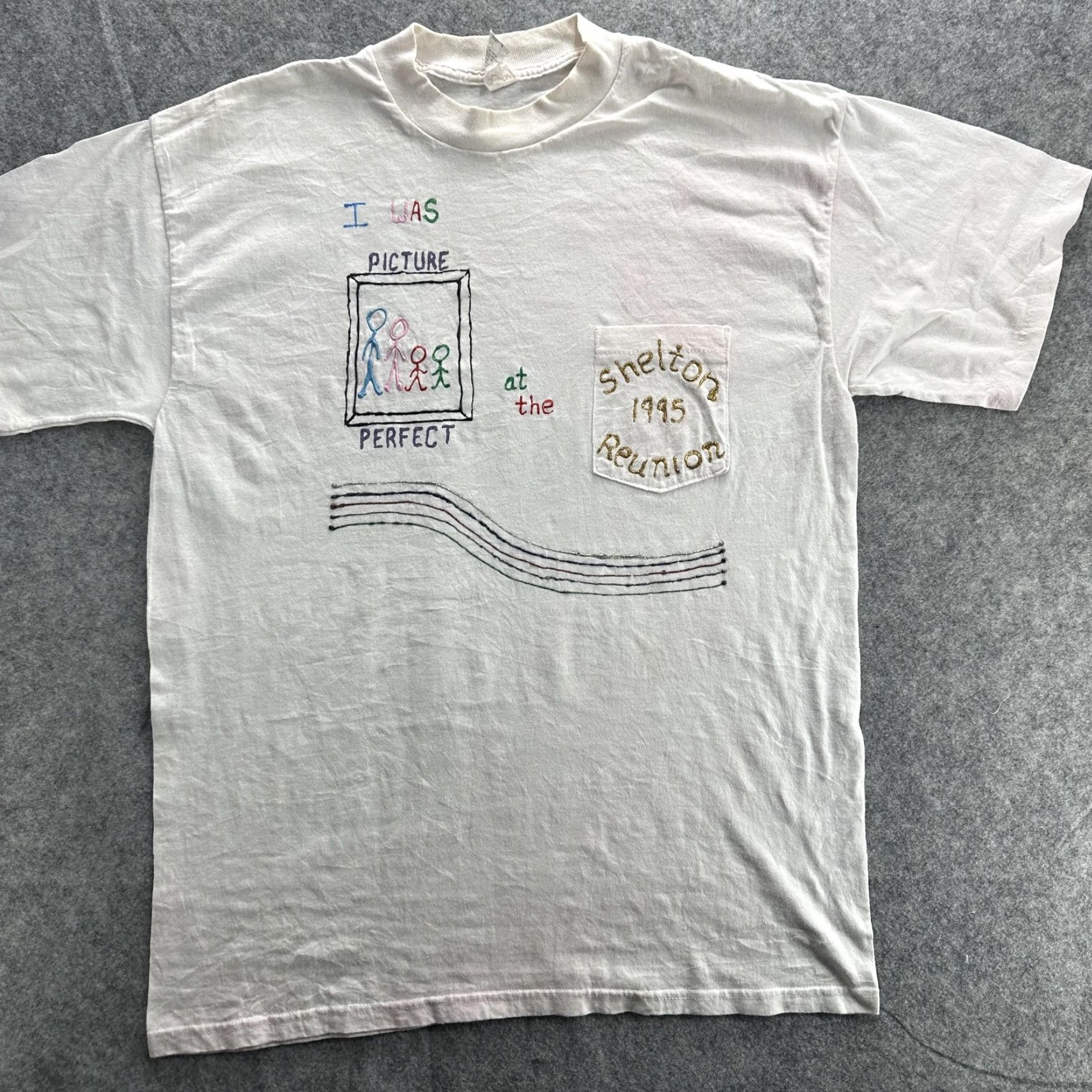 Fruit Of The Loom VINTAGE Shelton Family Reunion Shirt Mens XL White 1995 90s Embroidered Picture Perfect Crew Neck T-Shirt Size US XL / EU 56 / 4 - 2 Thumbnail