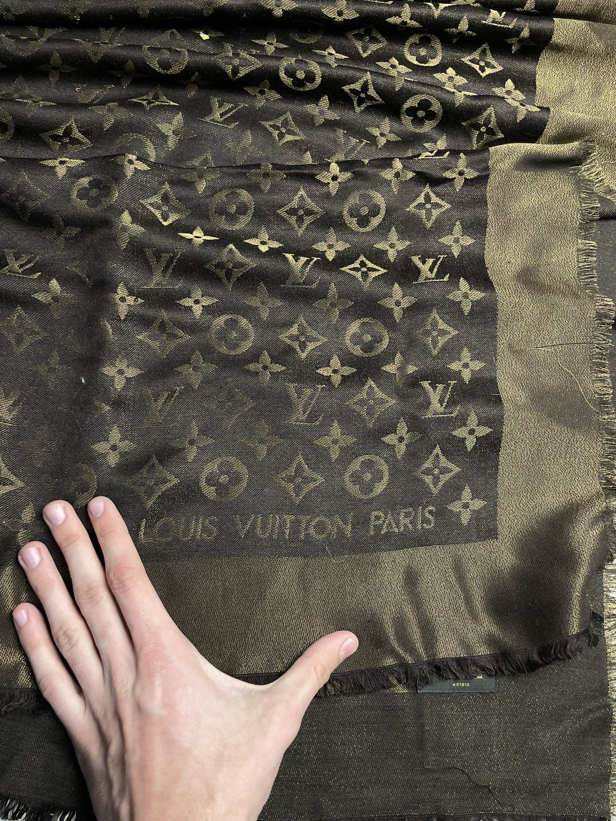 Louis Vuitton Louis Vuitton Brown and Gold Wool scarf Size ONE SIZE - 3 Thumbnail