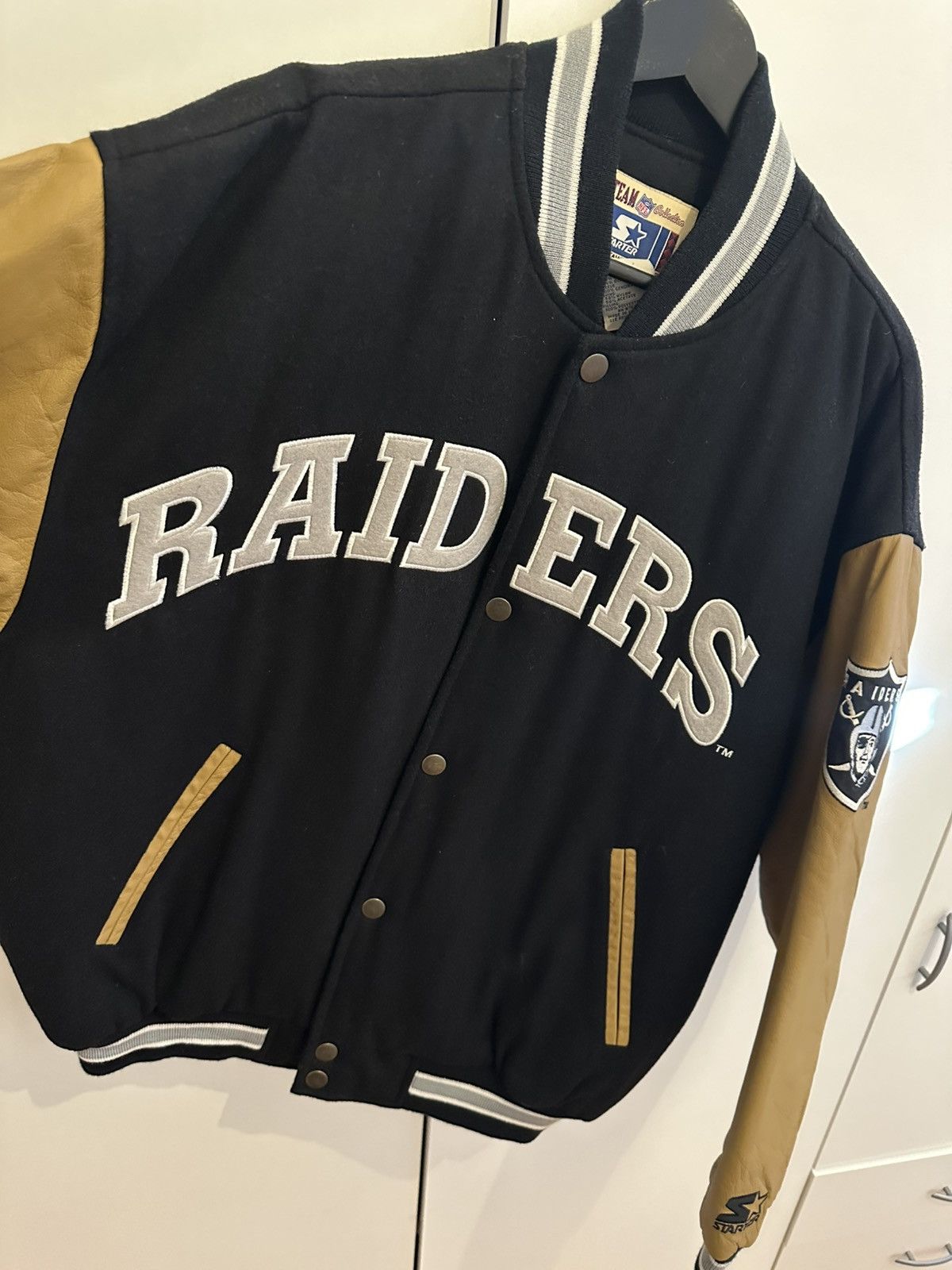 Starter Starter Jacke Los Angeles Raiders NWT Size L NFL JACKET Size US L / EU 52-54 / 3 - 6 Thumbnail