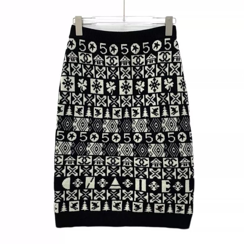 Chanel Black and white color-blocked plaid square geometric