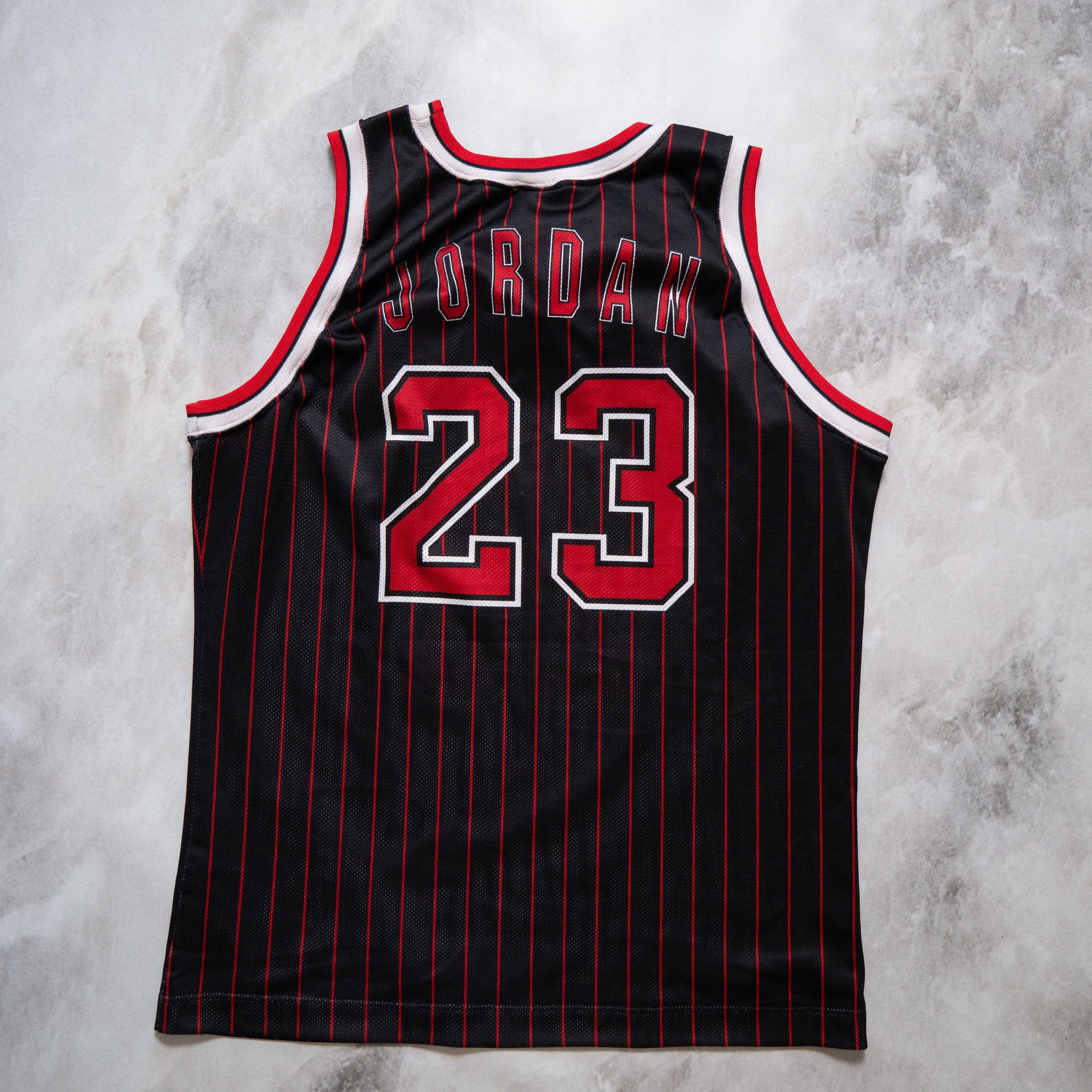 Champion × NBA × Vintage Vintage Champion x NBA Bulls #23 Jordan Striped Jersey Size US XL / EU 56 / 4 - 2 Thumbnail