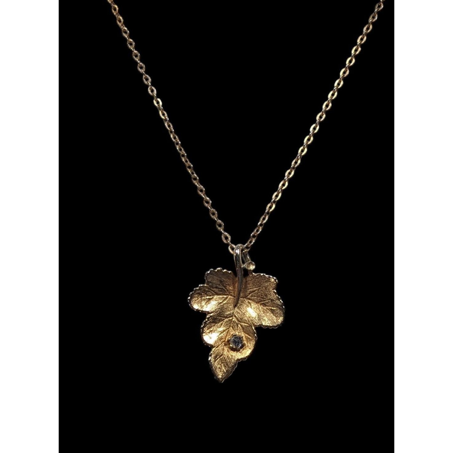 Other Vintage 1970s Avon Maple Leaf Gold Tone Necklace With Rhines Size ONE SIZE - 2 Thumbnail