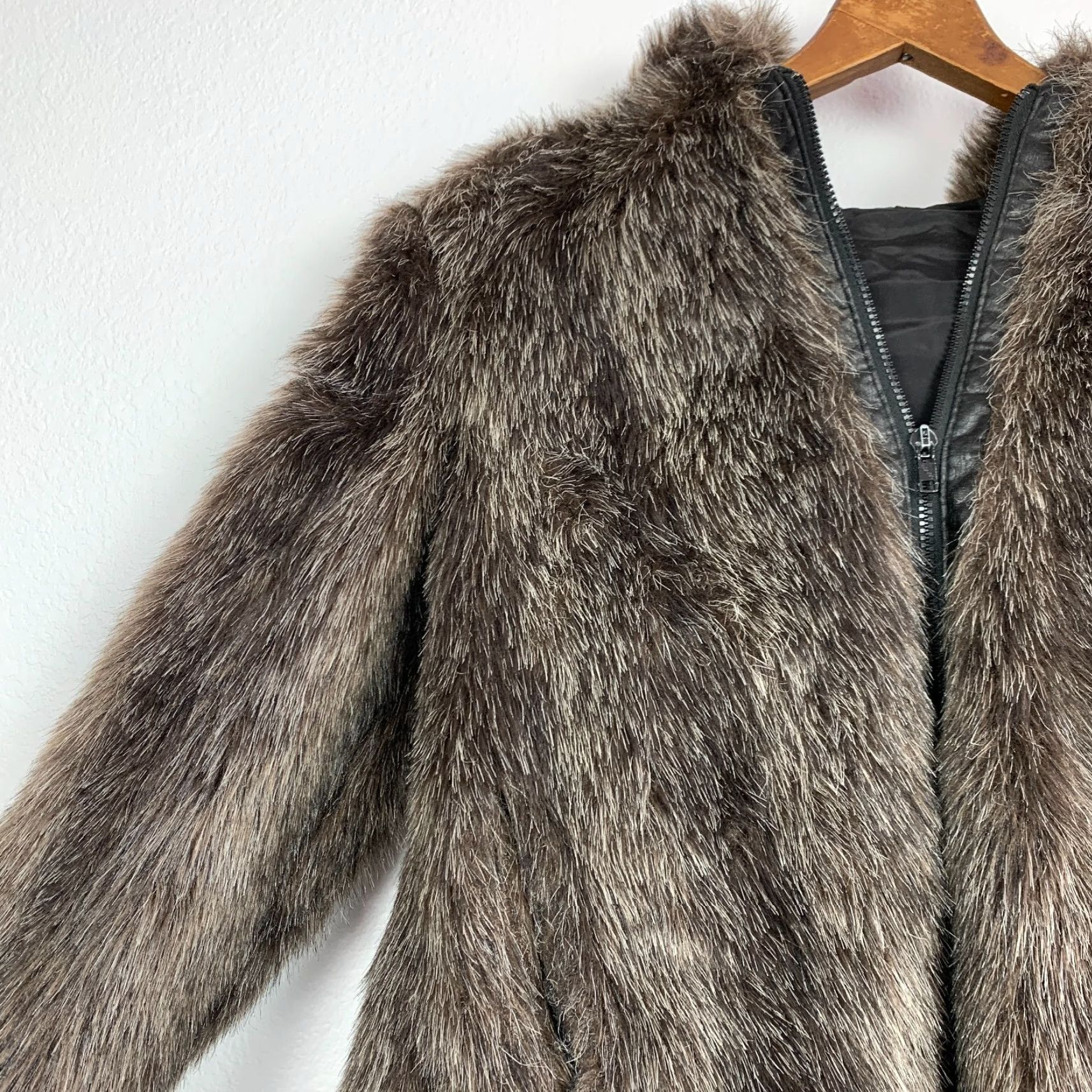 Vintage VINTAGE Furrrina Jacket Coat Mittens Gloves Furrrina Brown Short Regular M Womens Zip Coat Black? Size M / US 6-8 / IT 42-44 - 3 Thumbnail