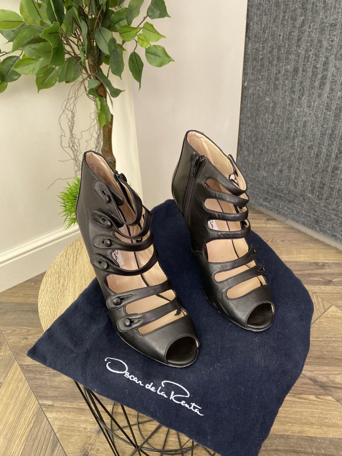 Oscar De La Renta Vintage Oscar de la Renta Leather Caged Ankle Length Sandals Size US 9.5 / IT 39.5 - 2 Thumbnail