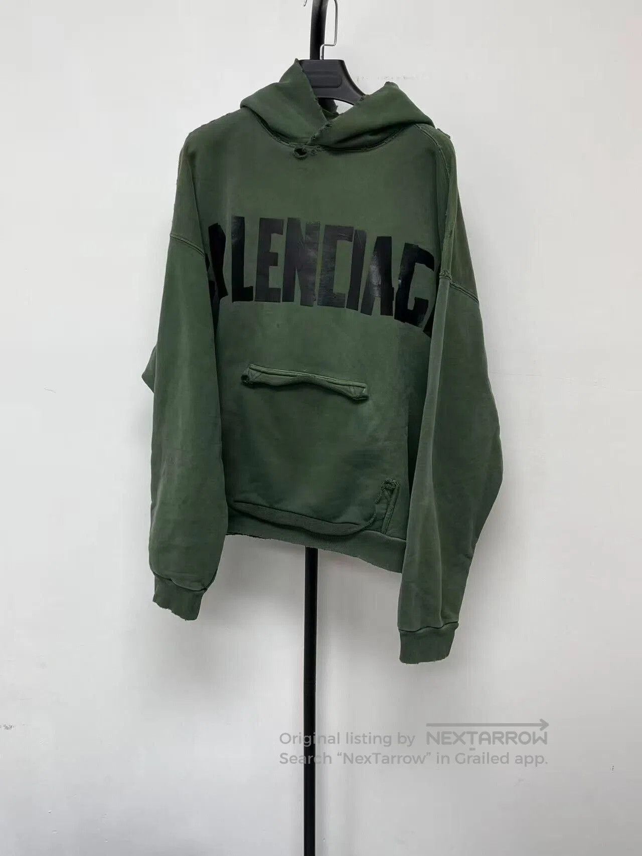 Balenciaga balenciaga logo print hooded sweatshirt for men. Size US S / EU 44-46 / 1 - 1 Thumbnail