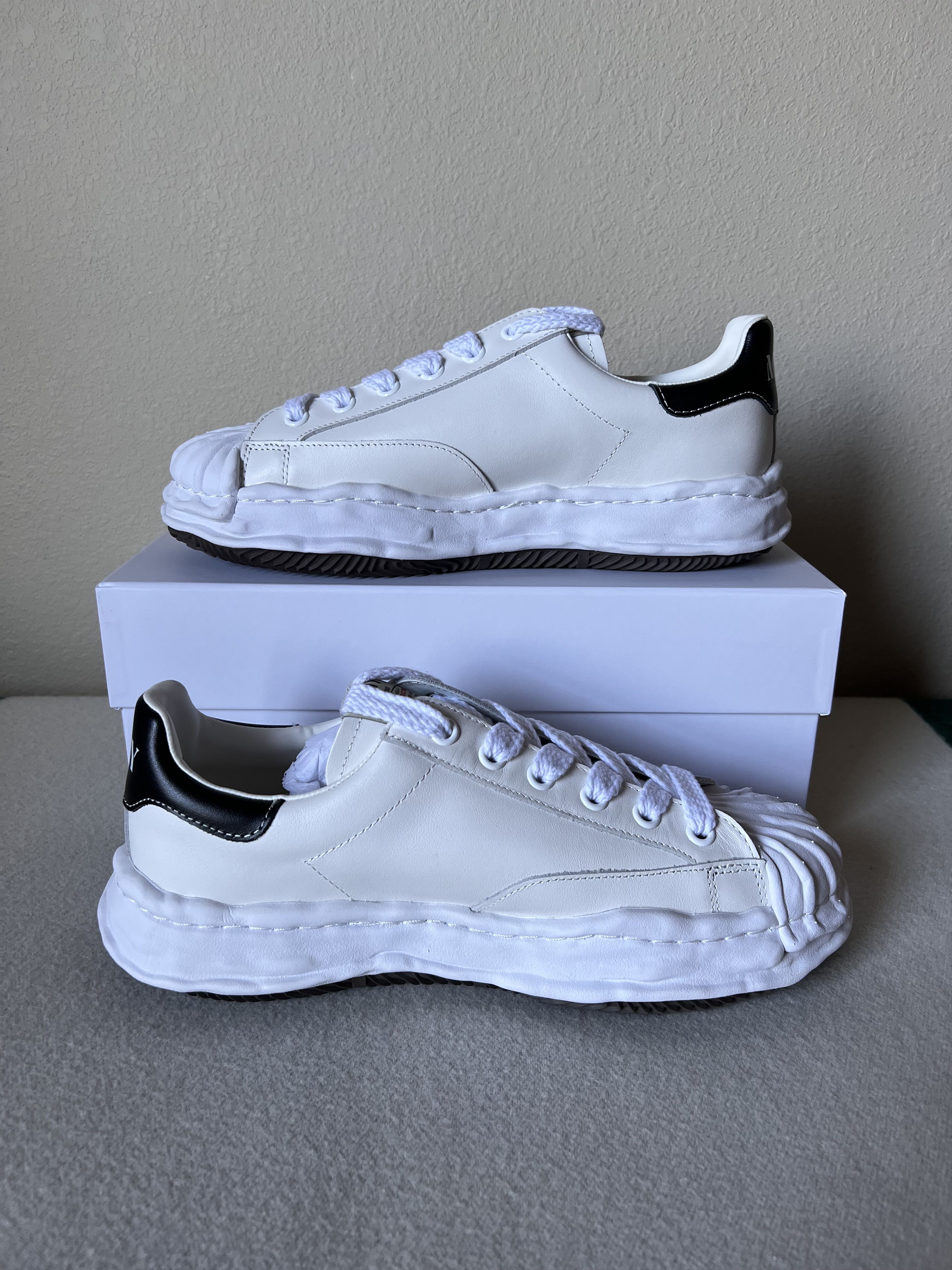 Maison MIHARA YASUHIRO Maison Mihara Yasuhiro Leather Blakey Sneakers in White Size US 11 / EU 44 - 3 Thumbnail