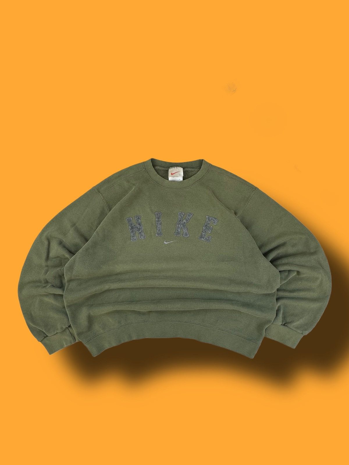 Nike × Vintage NIKE VINTAGE CENTER LOGO OVERSIZE BOXY SWEATSHIRT Size US L / EU 52-54 / 3 - 1 Thumbnail