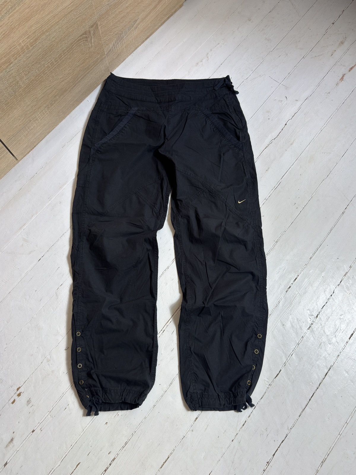 Nike VINTAGE NIKE MINI LOGO CARGO GORPCORE PANTS Size 30" / US 8 / IT 44 - 1 Thumbnail