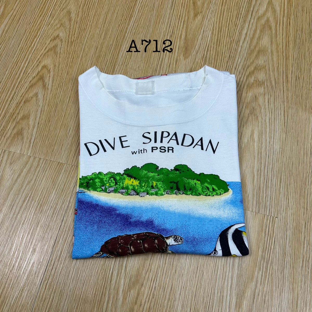 Vintage Vintage Dive Sipadan Island A712 Size US M / EU 48-50 / 2 - 10 Thumbnail