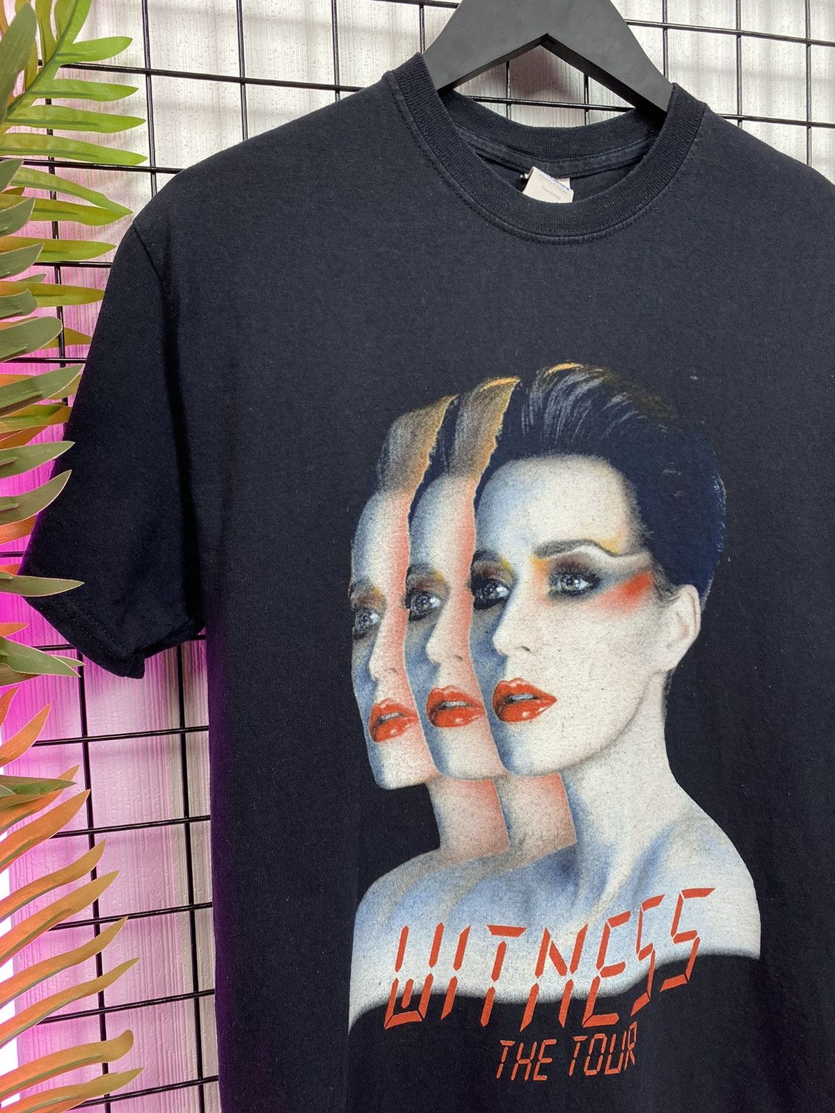 Band Tees Katy Perry T Shirt Medium Witness Concert Tour Band Size US M / EU 48-50 / 2 - 3 Thumbnail