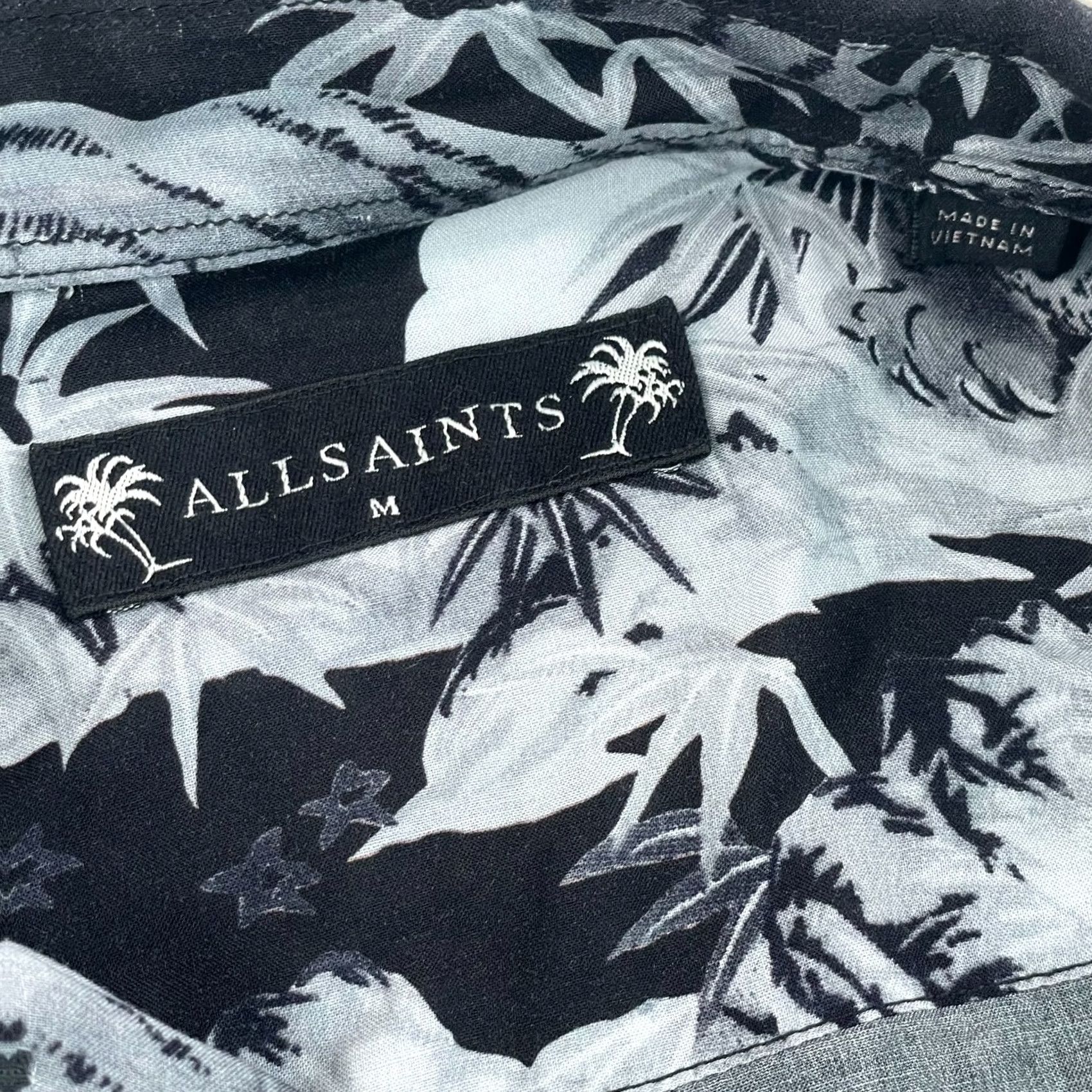 Allsaints AllSaints Java Camp Shirt Men M Black White Hawaiian Floral Short Sleeve Button-Up Collar Spread Casual Workwear 90s Theme Mens Size US M / EU 48-50 / 2 - 3 Thumbnail