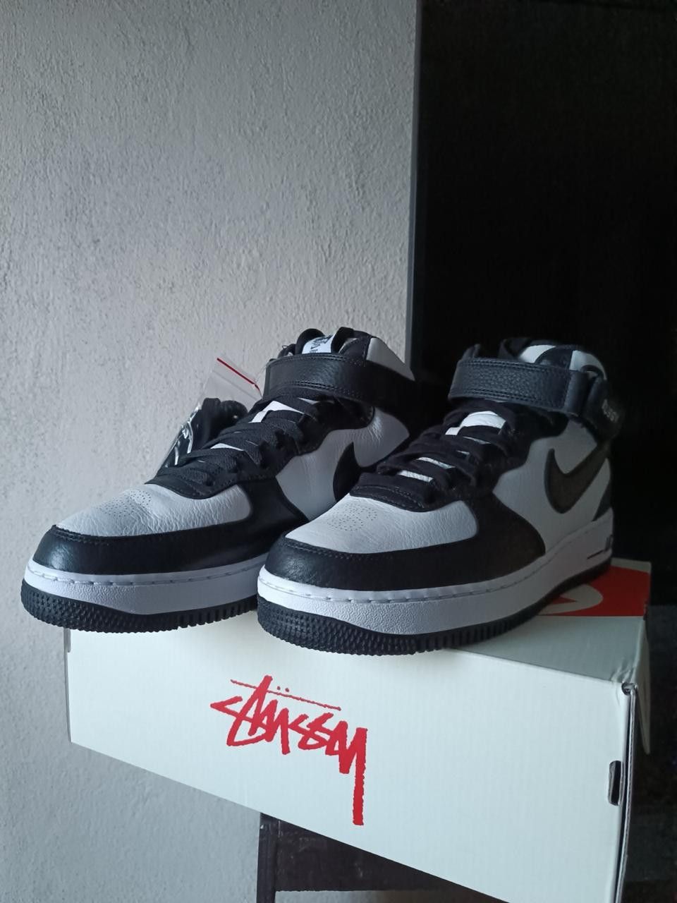 Nike Air Force 1 Mid x Stüssy