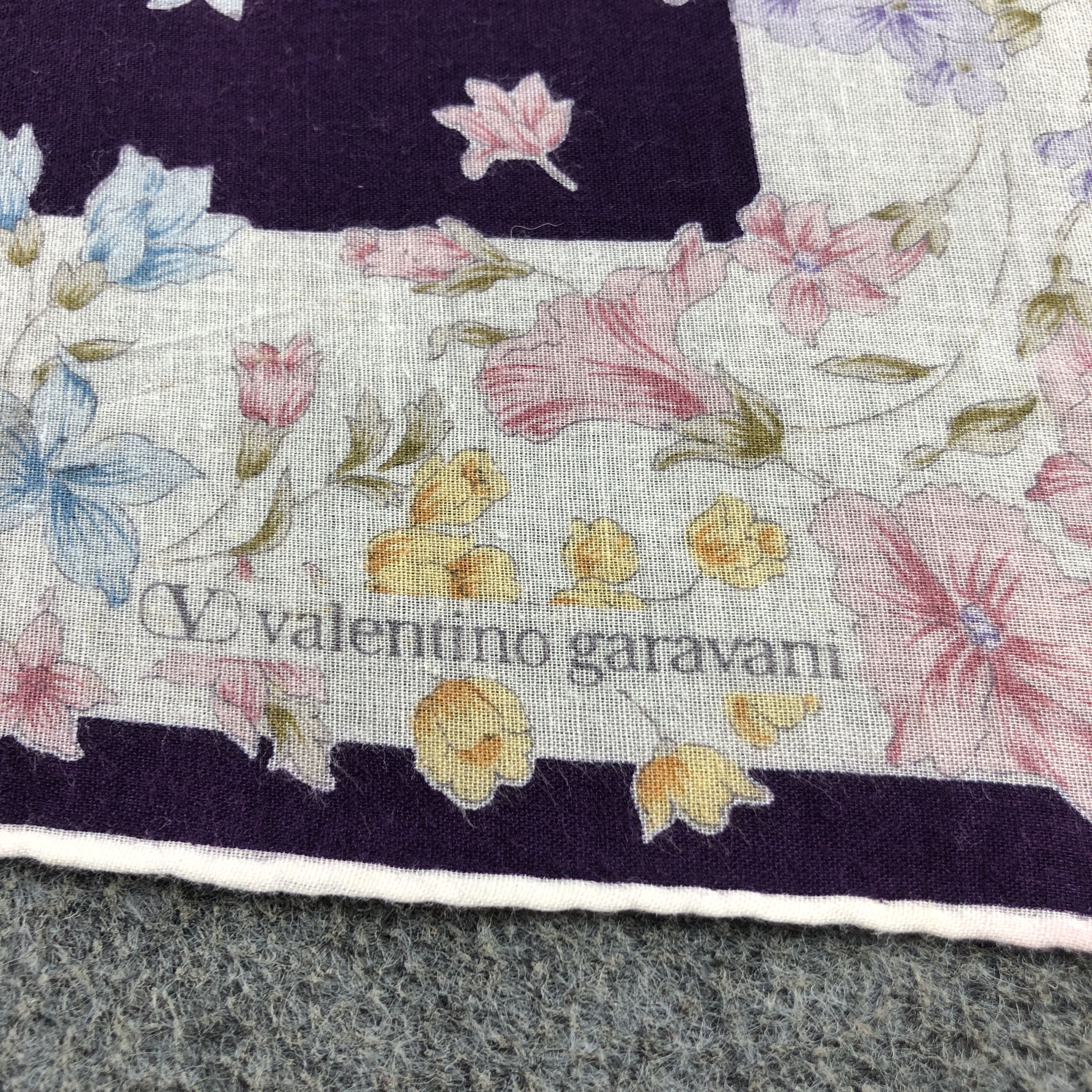 Vintage ValenTINO GarAVANI Handkerchief Neckerchief Bandana H2697 Size ONE SIZE - 4 Thumbnail