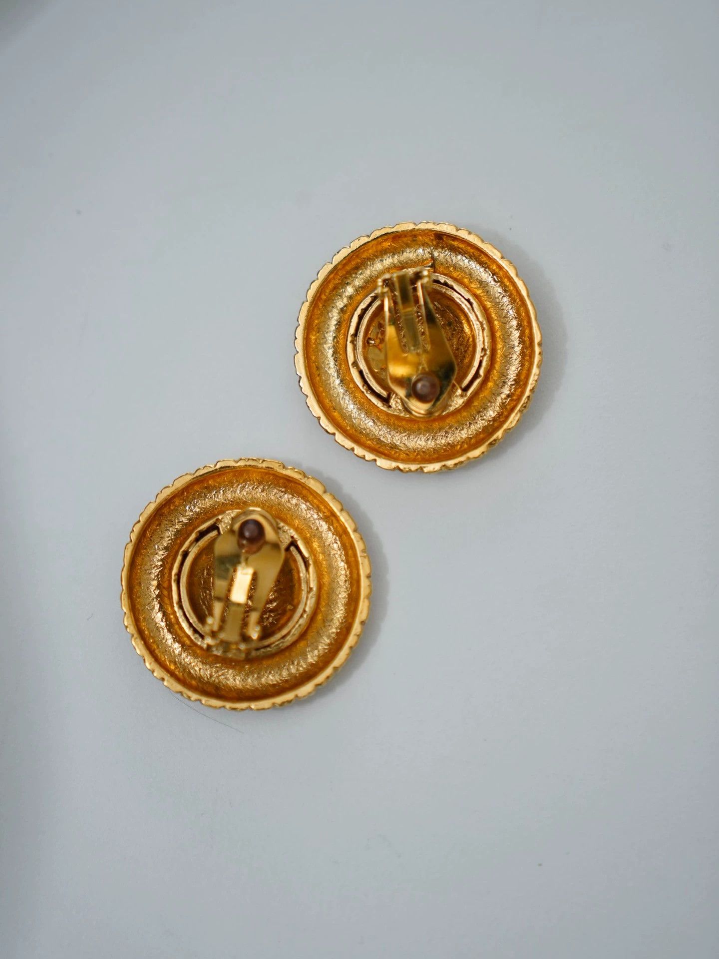 Yves Saint Laurent YSL Vintage Gold-Tone Woven Disc Earclips Size ONE SIZE - 5 Thumbnail