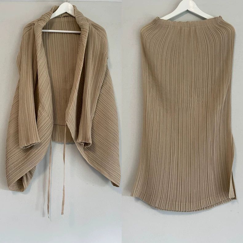 Issey Miyake Issey Miyake size:2 Beige twill mainline mixed wool cardig Size XS / US 0-2 / IT 36-38 - 2 Thumbnail