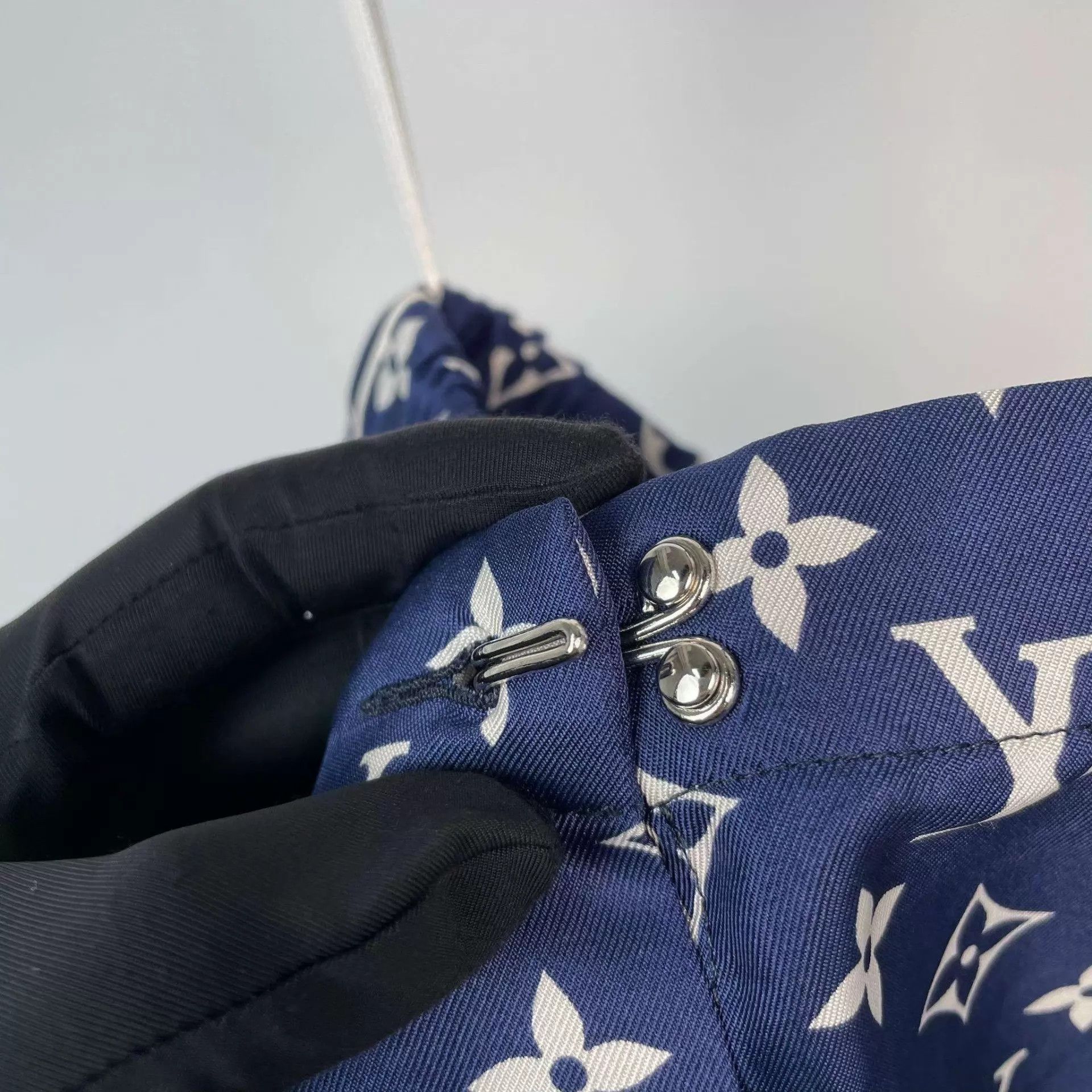 Louis Vuitton LV Monogram Silk Blue 34 Shorts Size US 34 / EU 50 - 7 Thumbnail