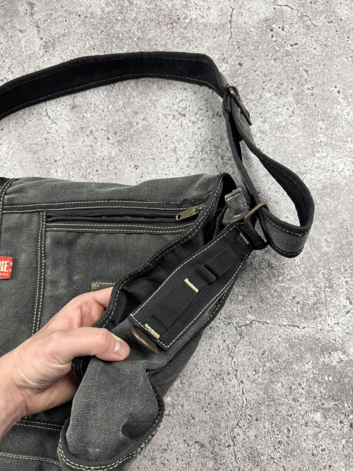 Diesel Vintage Y2K Diesel Messenger Crossbody Japanesse denim Bag Size ONE SIZE - 12 Thumbnail