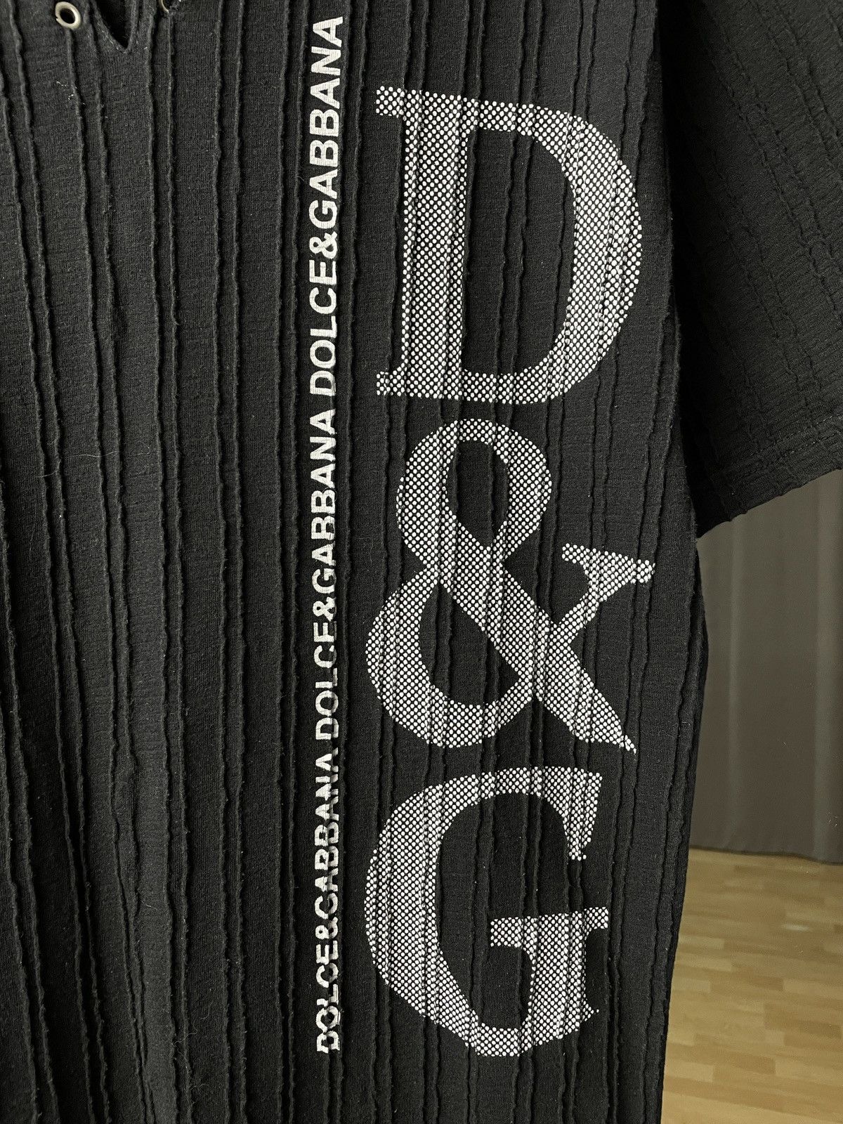 Vintage Vintage Avantgarde Dolce&Gabbana Tee 00s Style DG T-shirt Size US L / EU 52-54 / 3 - 4 Thumbnail