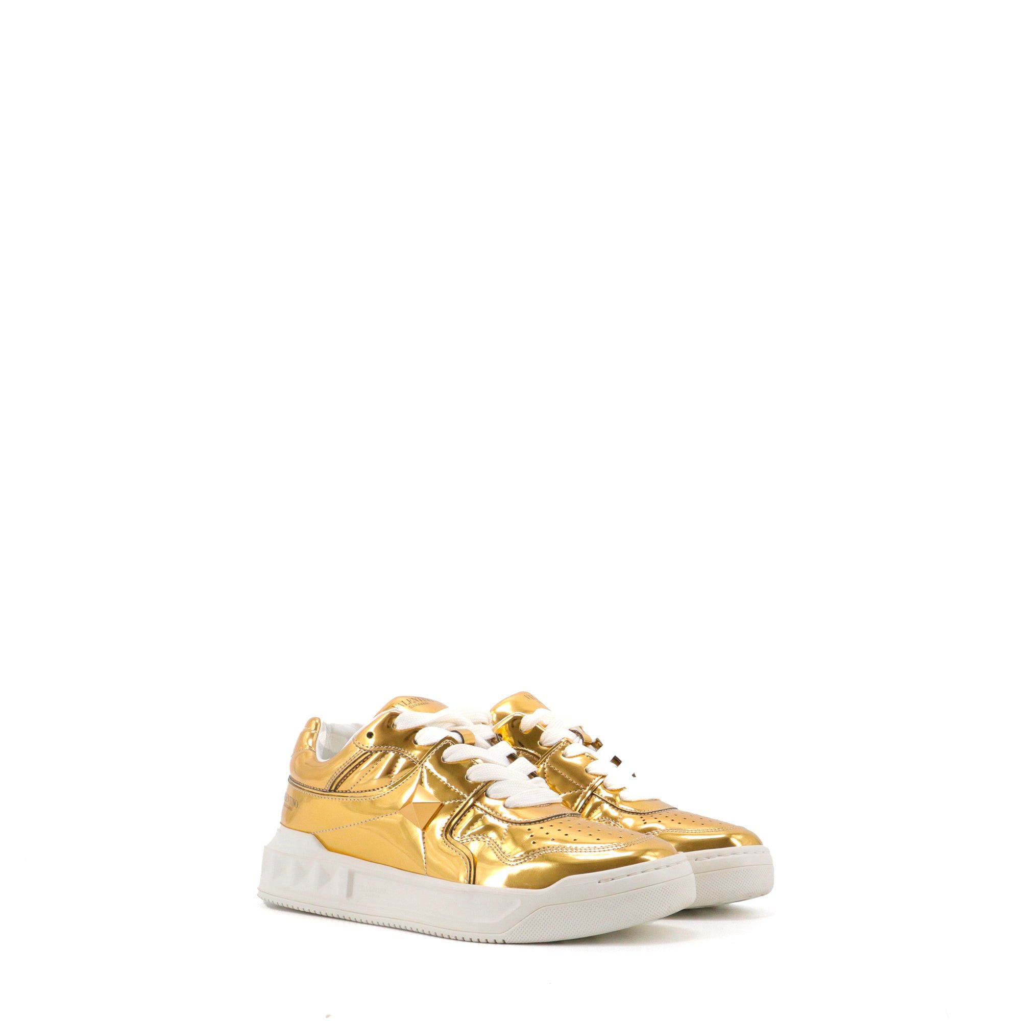 VALENTINO - Valentino One Stud sneakers in gold leather (T38)