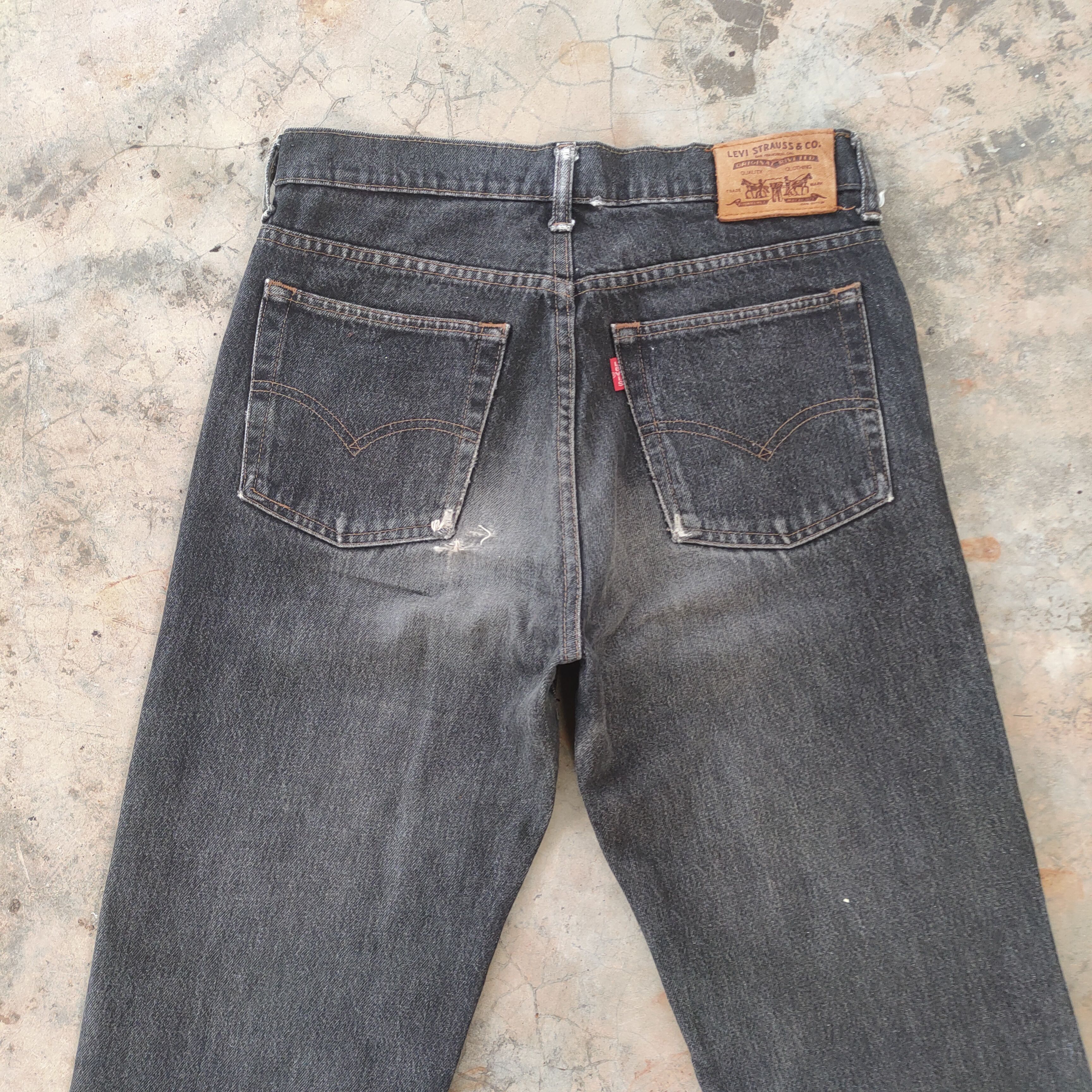 Levi's Vintage Clothing W30 VINTAGE 89' LEVI'S 626 RIPPED FADED BLACK JEANS DENIM Size US 30 / EU 46 - 9 Thumbnail