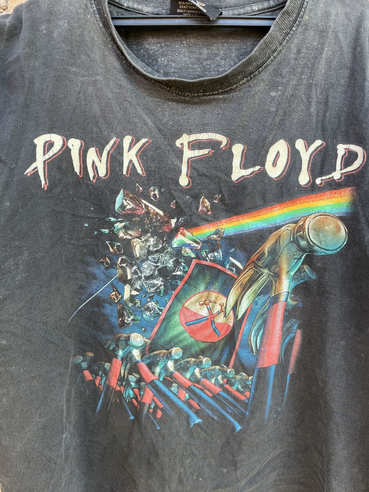 Band Tees × Pink Floyd × Vintage Vintage Pink Floyd The Wall Thrashed Distressed T Shirt Tee Size US M / EU 48-50 / 2 - 4 Thumbnail