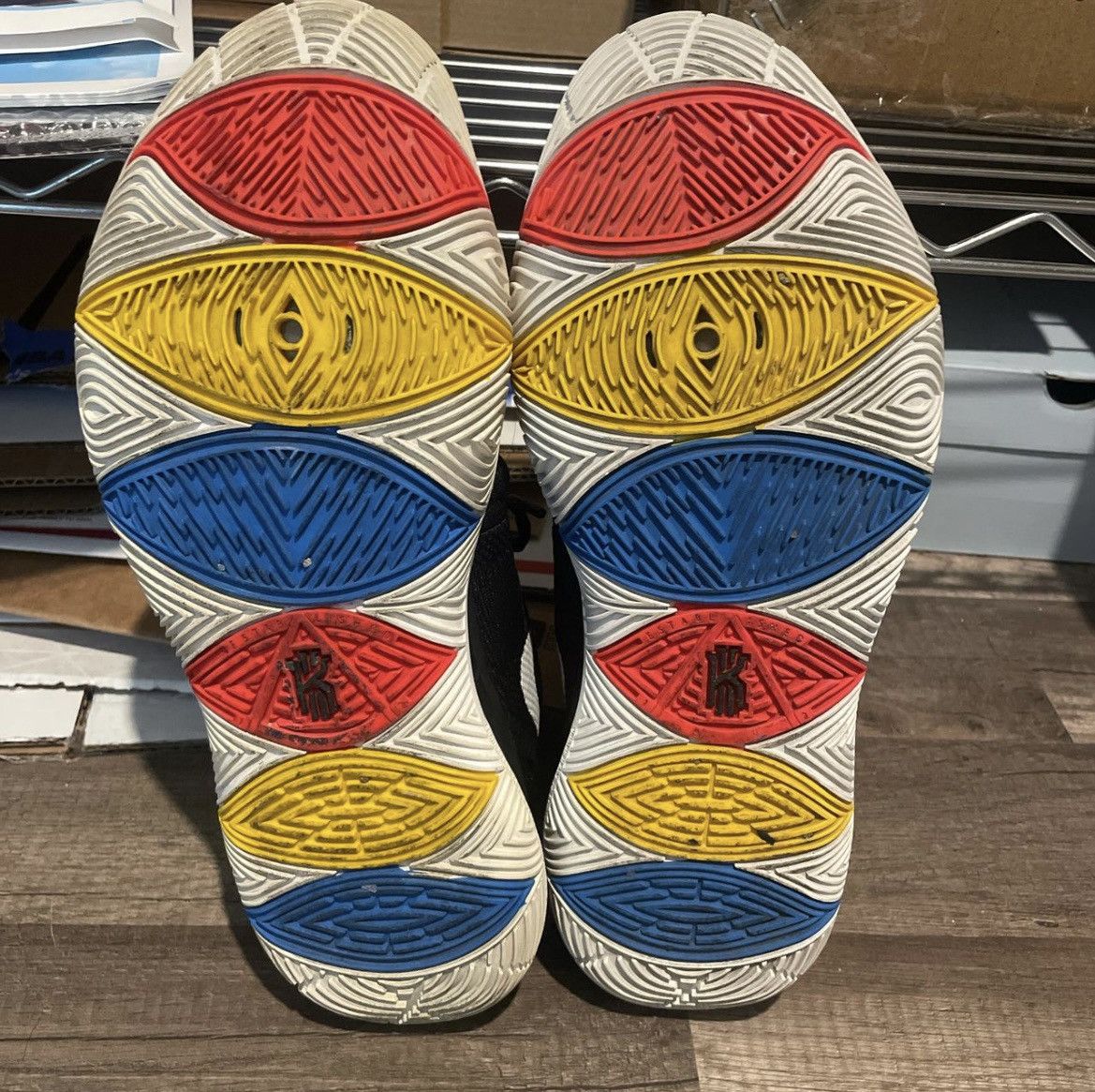 Nike Nike Kyrie 5 Friends Size US 10 / EU 43 - 4 Thumbnail